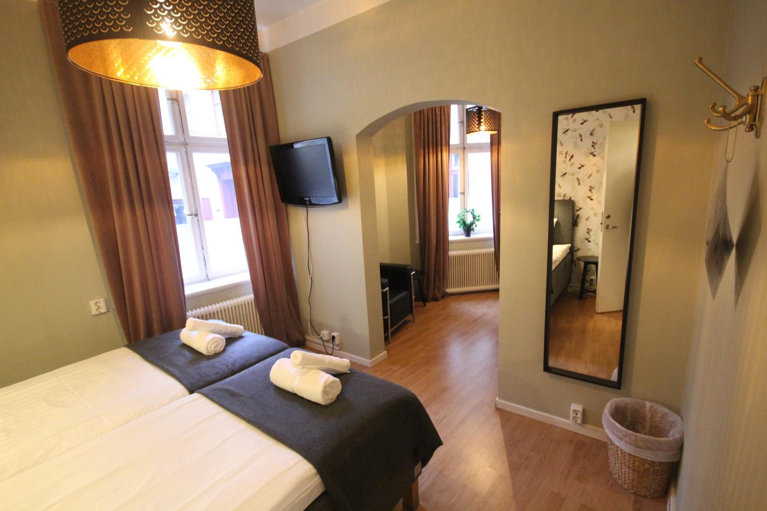 Double Room with Private Bathroom - Photo 5