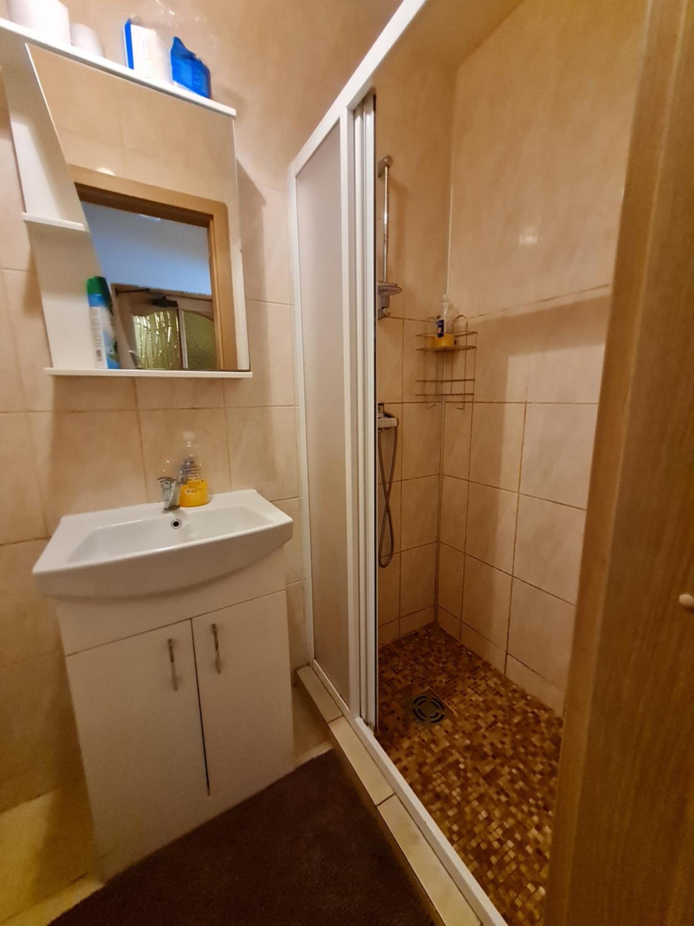 Double or Twin Room with Shower - Photo 5