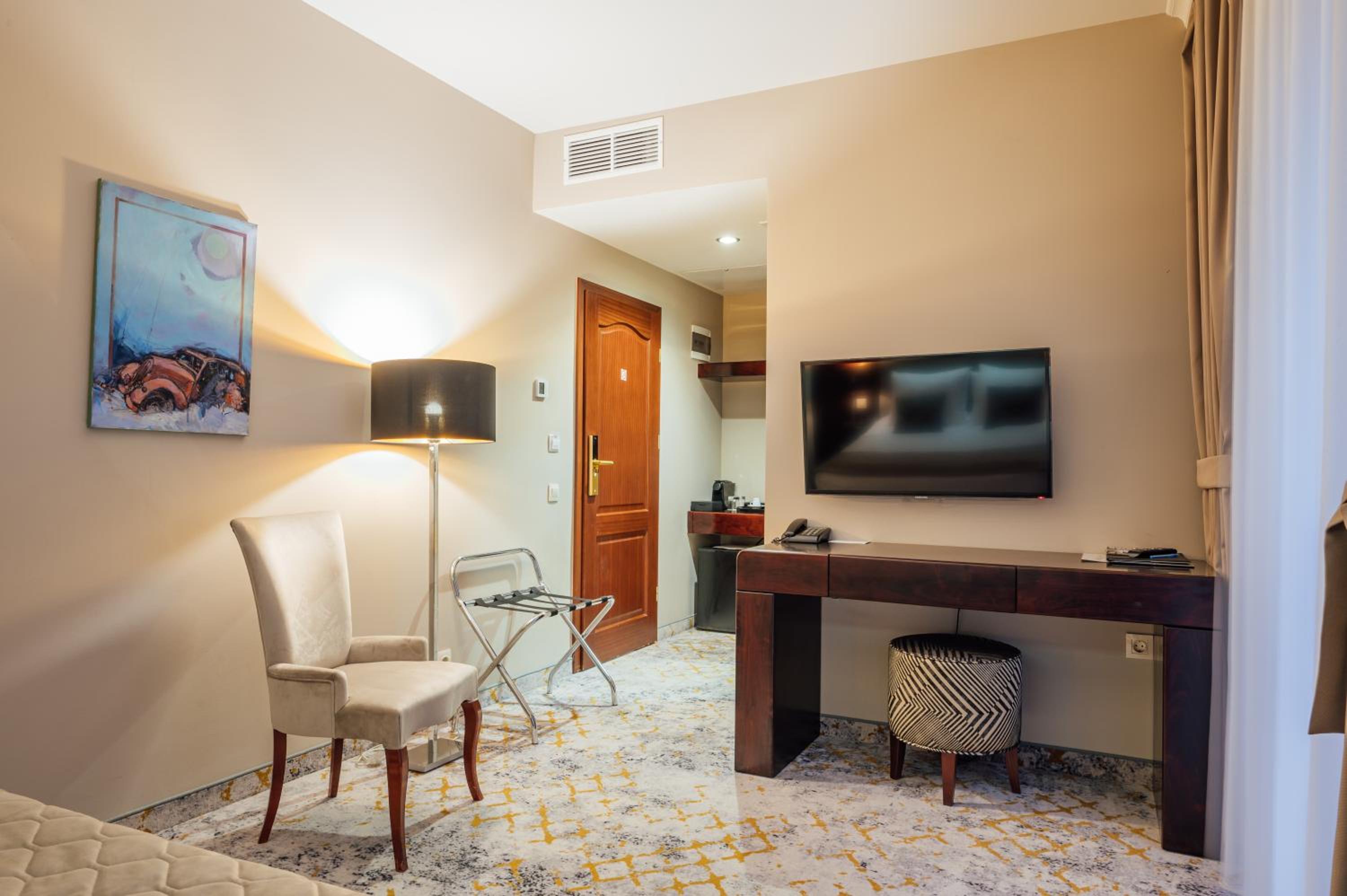 Standard Double Room - Photo 2