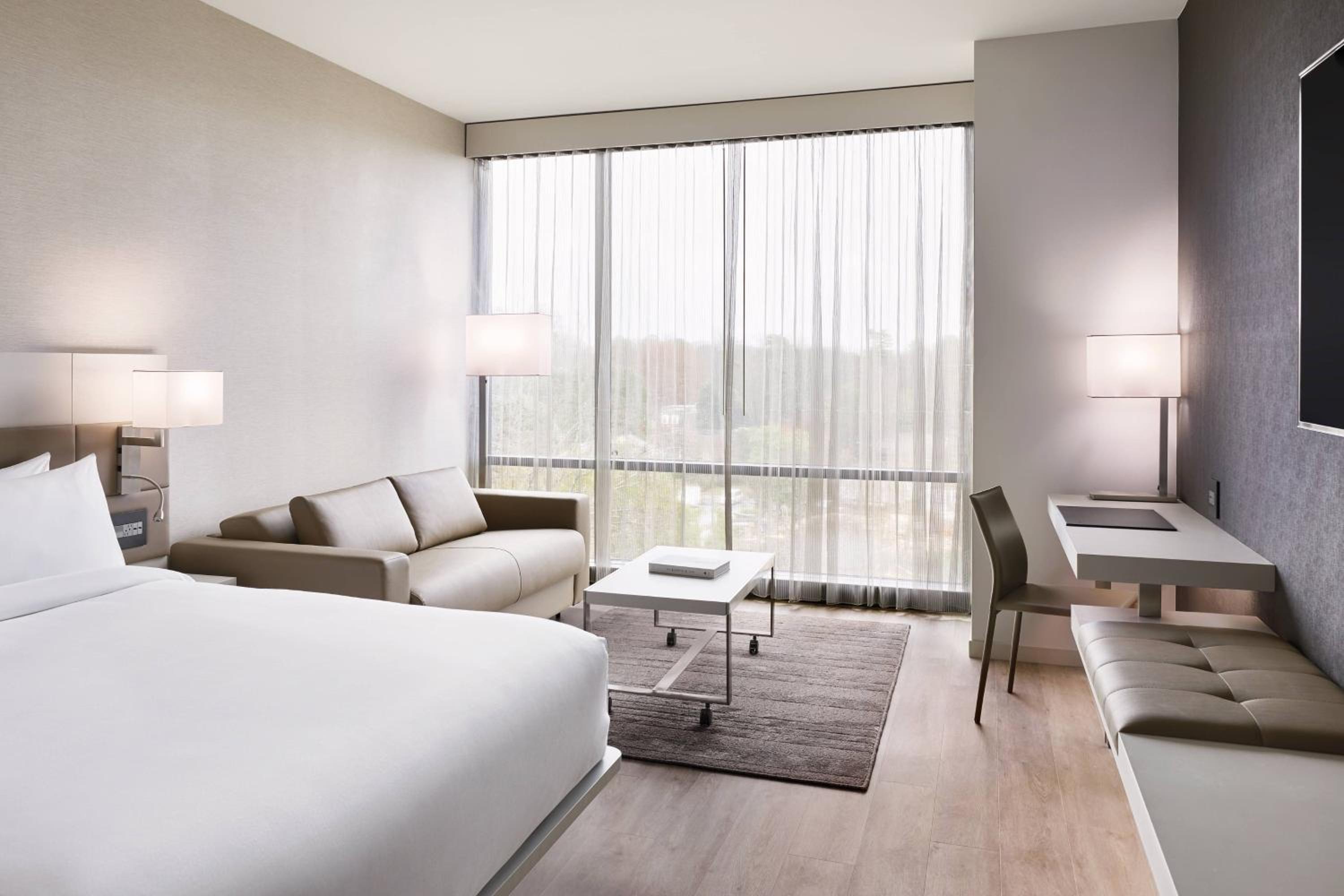 Corner King, Guest room, 1 King, Sofa bed, Corner room - Photo 3
