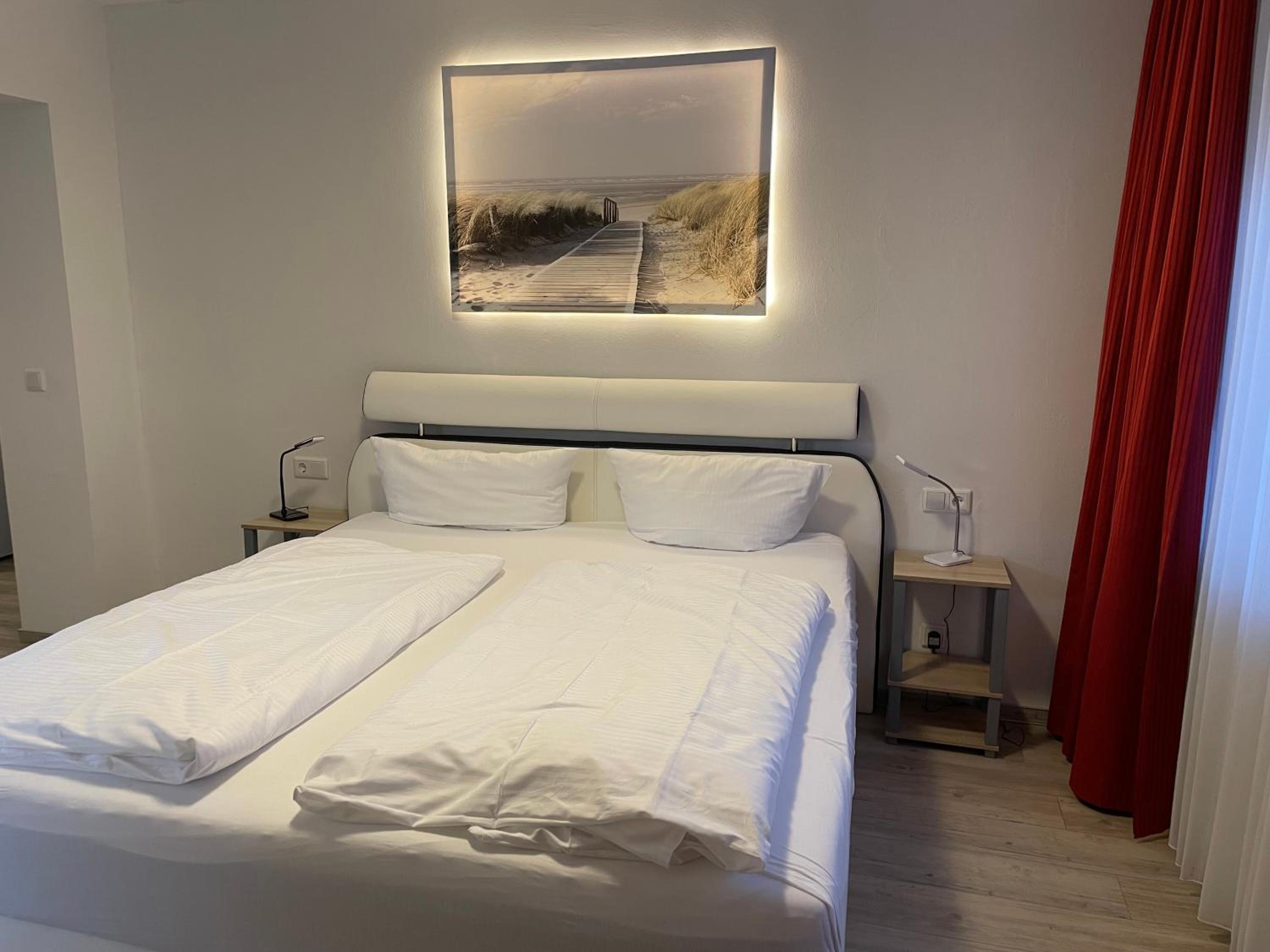 Superior Double Room thumbnail 6