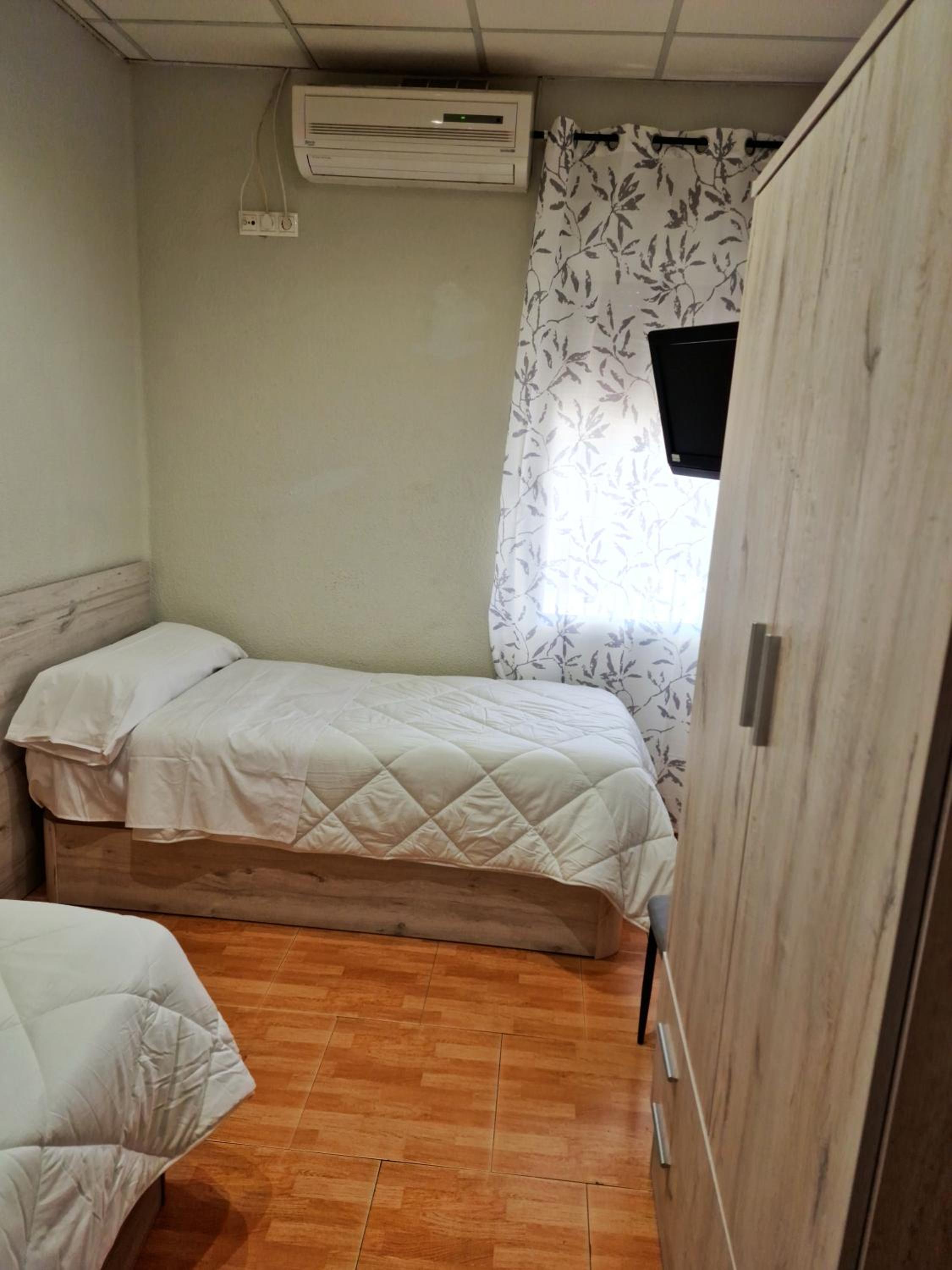 Standard Twin Room photo 2