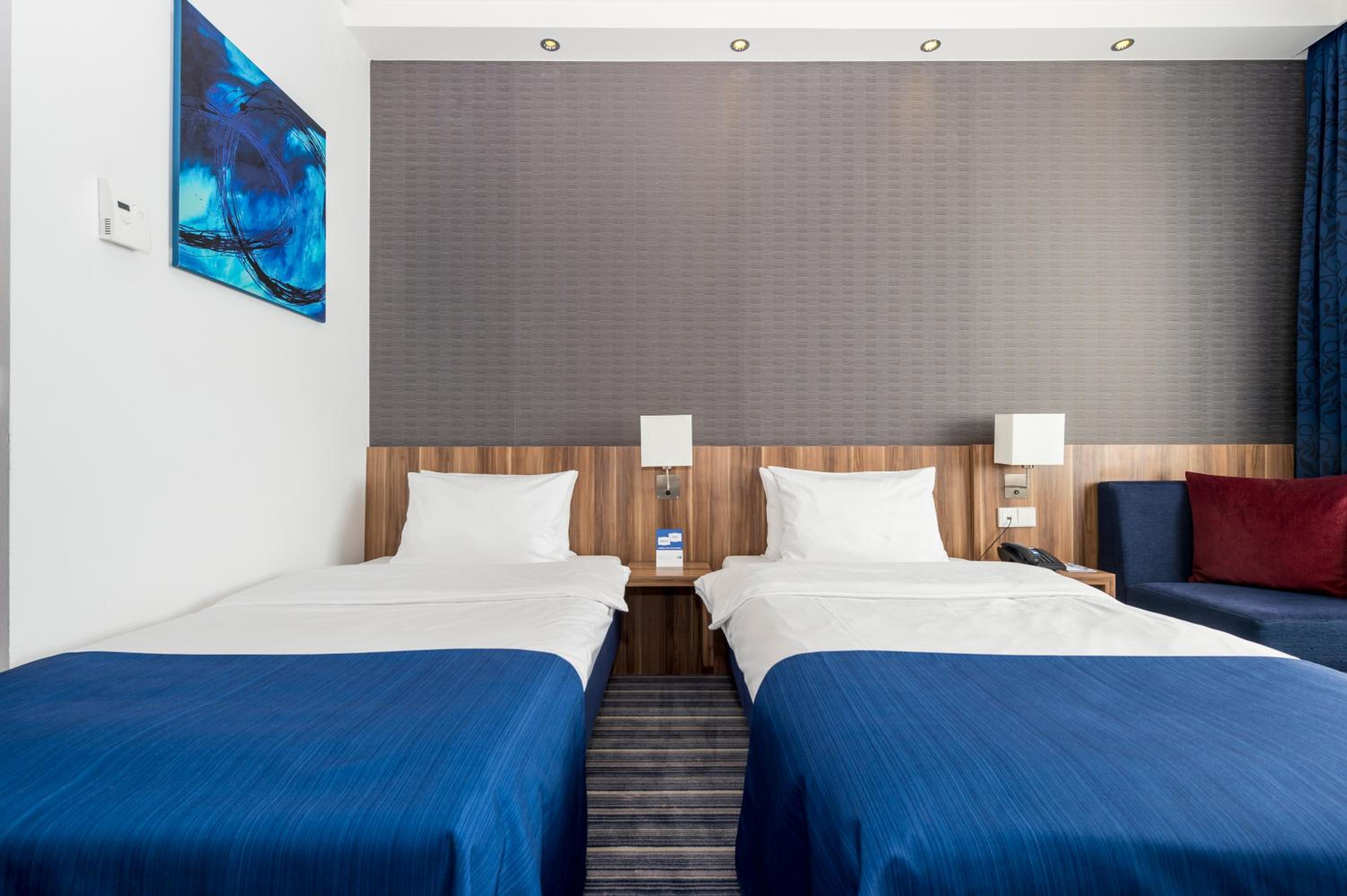 Standard Twin Room - Photo 4