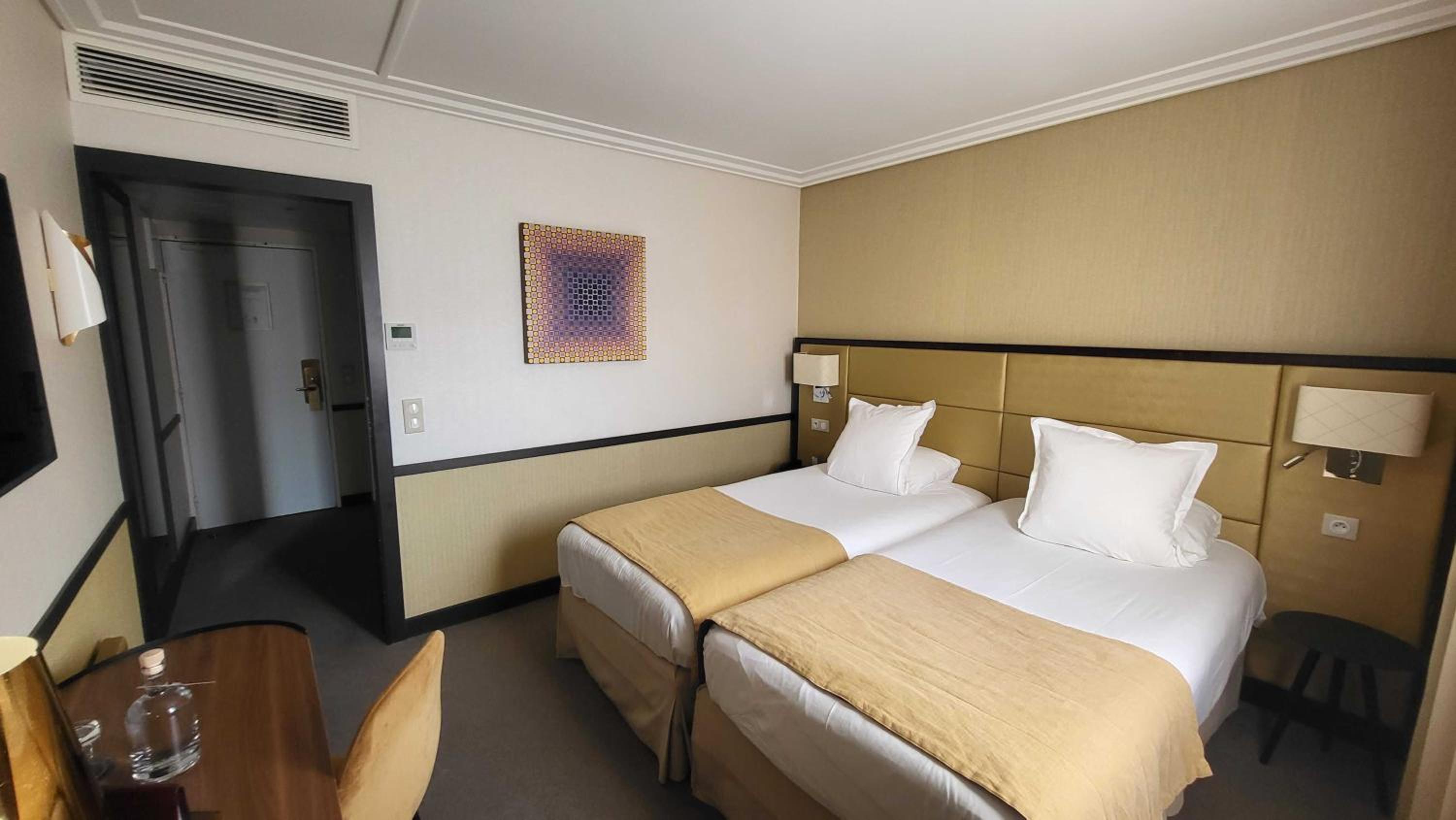 Classic Twin Room - Photo 2