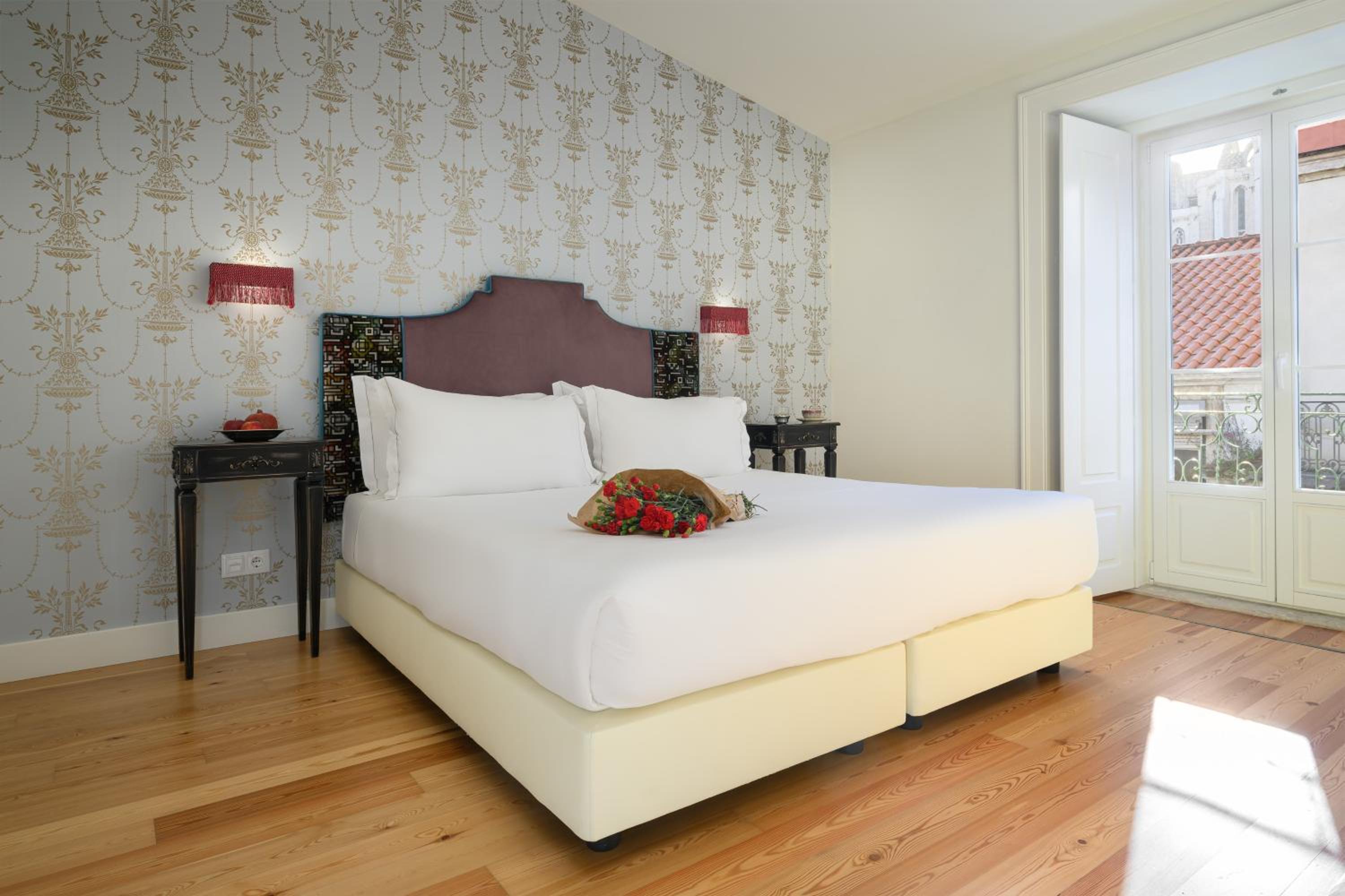 Classic One-Bedroom Apartment - Photo 4