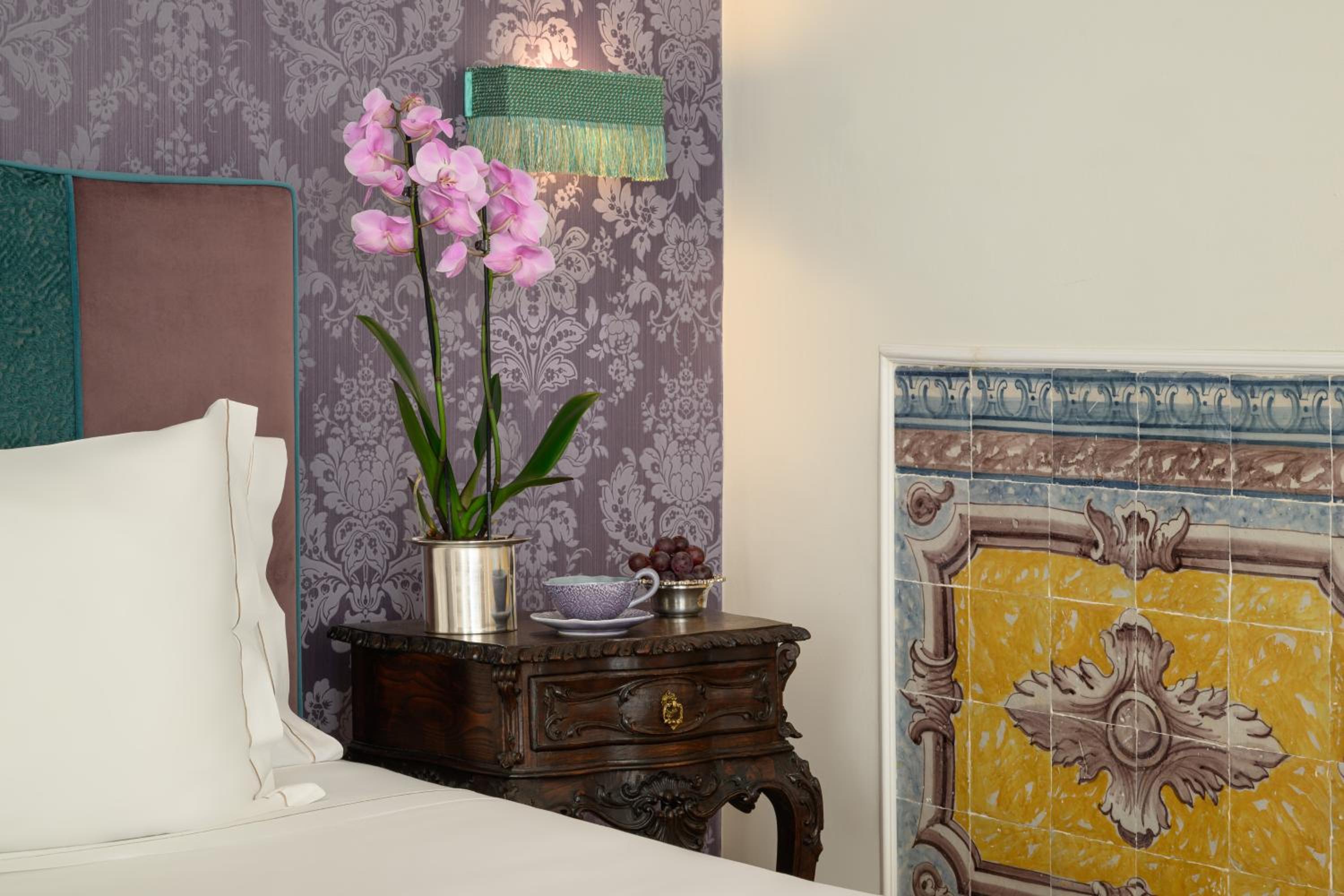 Classic One-Bedroom Apartment - Photo 7
