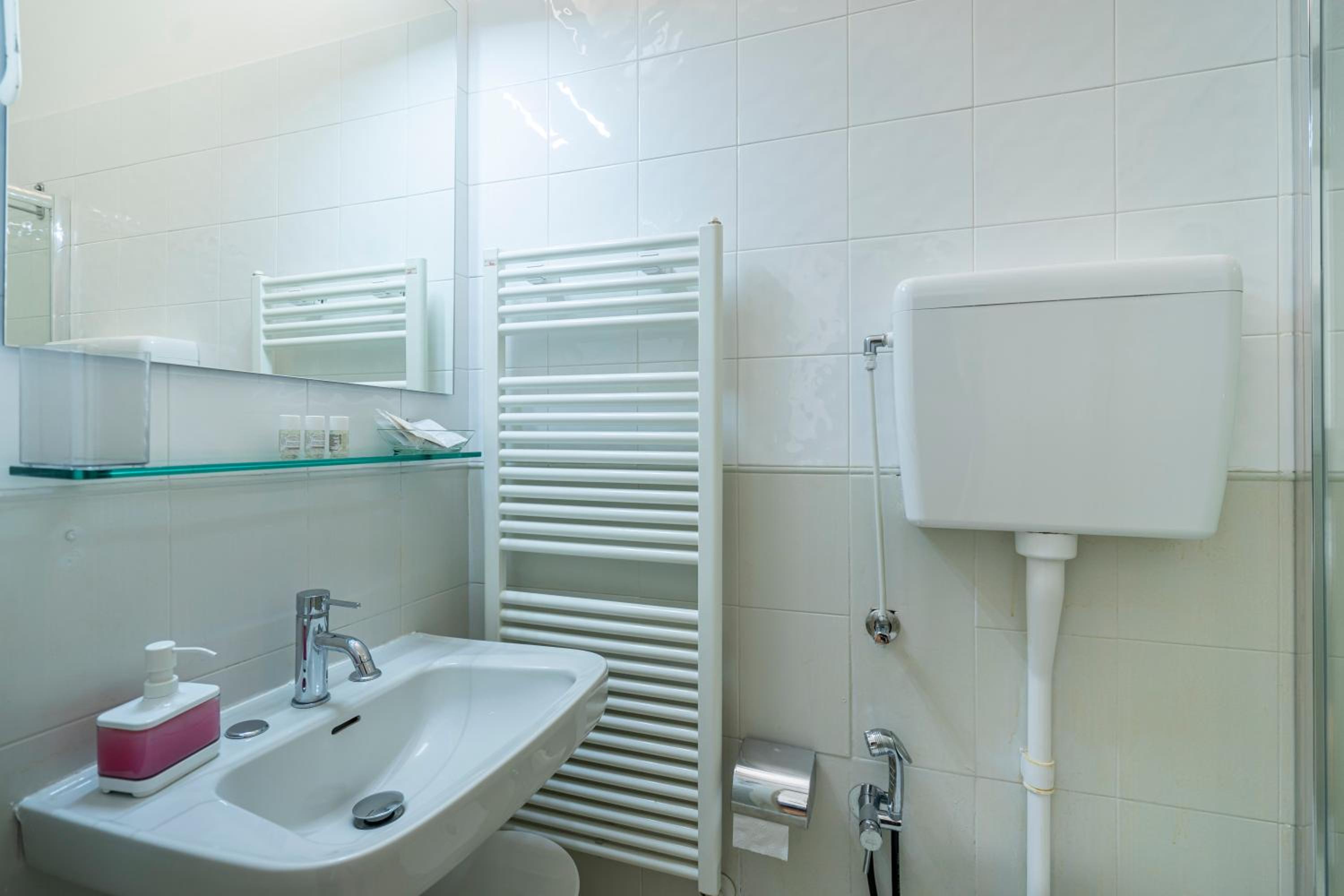 Triple Room with Shower - Photo 7