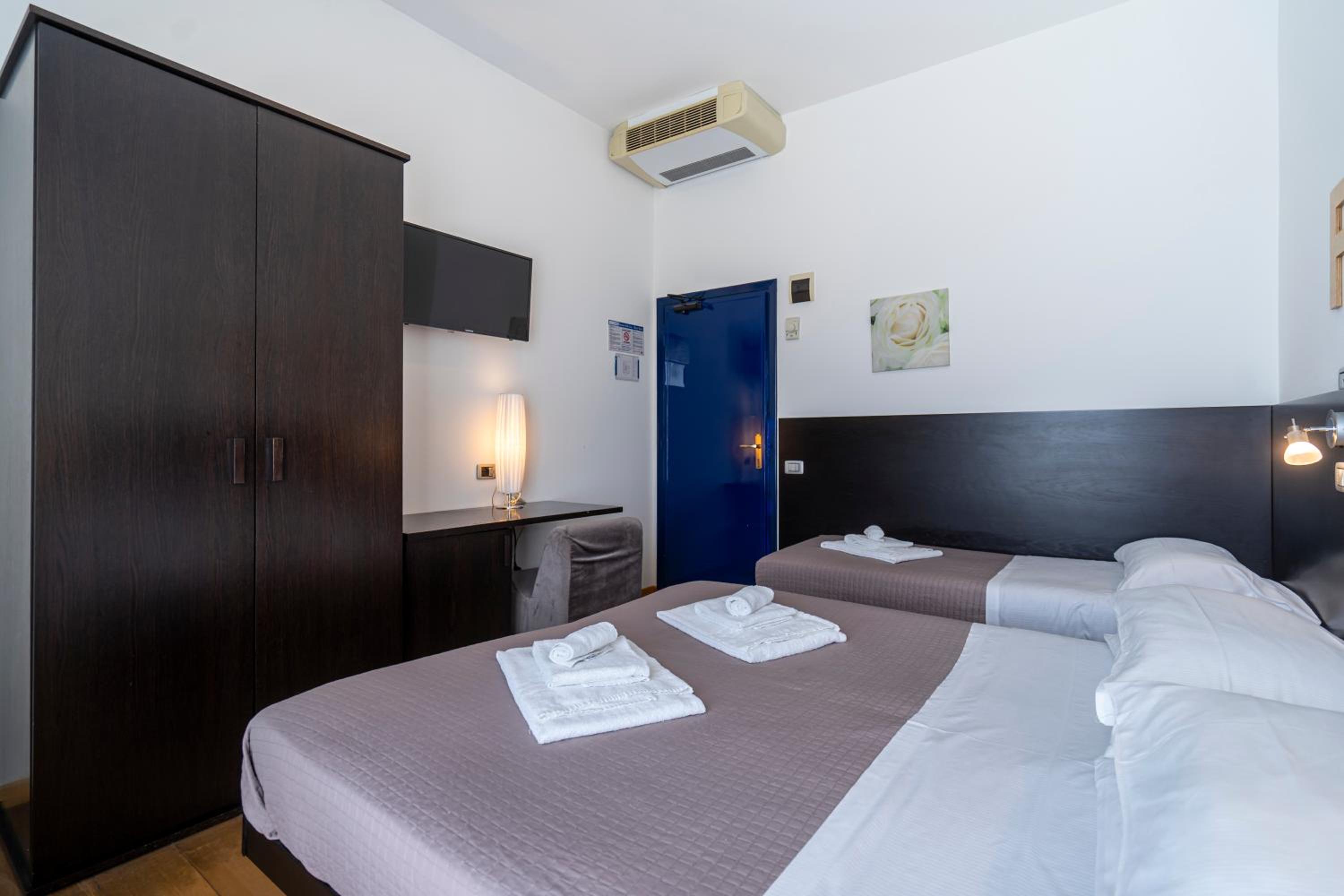 Triple Room with Shower - Photo 4
