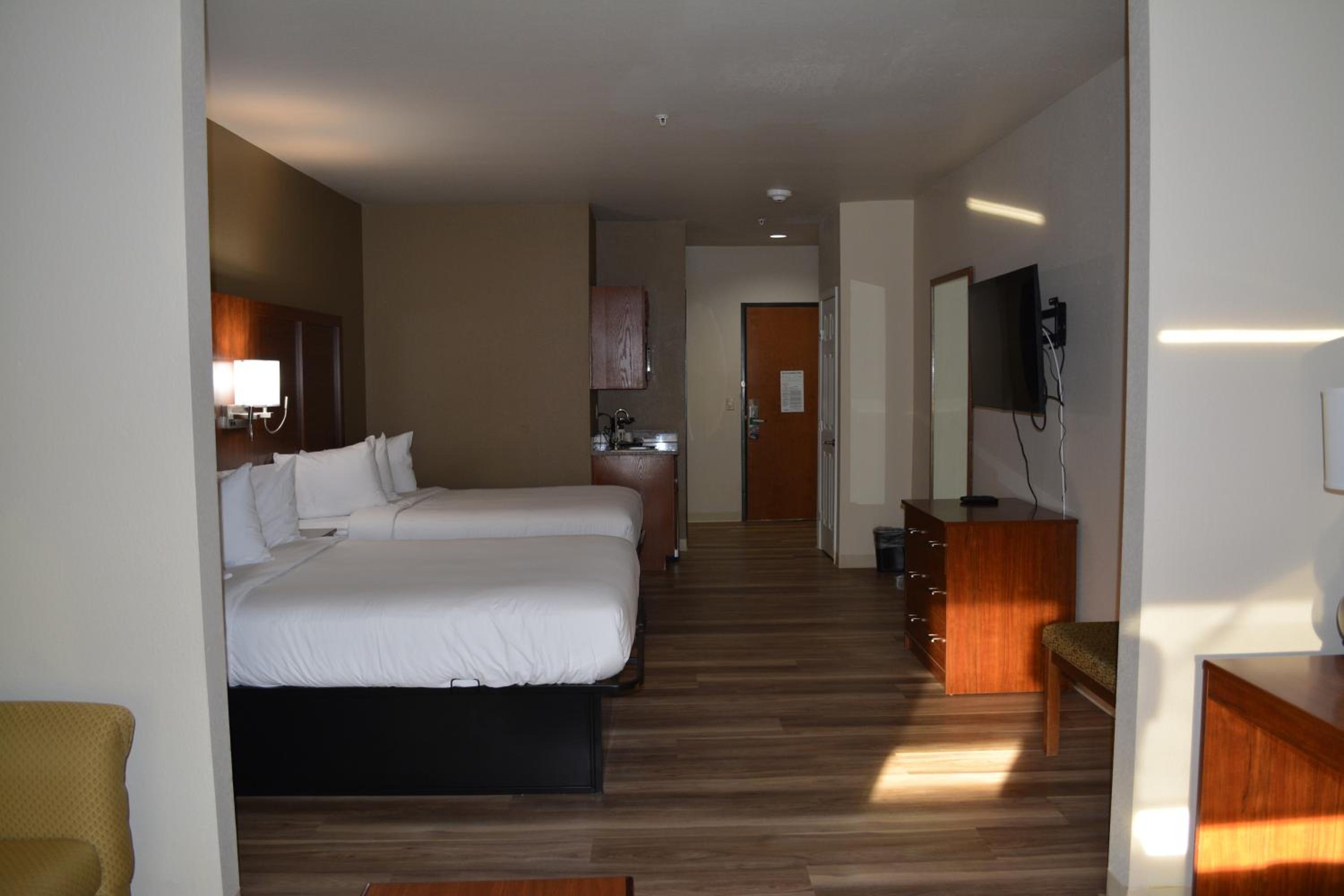 Suite with Two Queen Beds - Non-Smoking photo 1