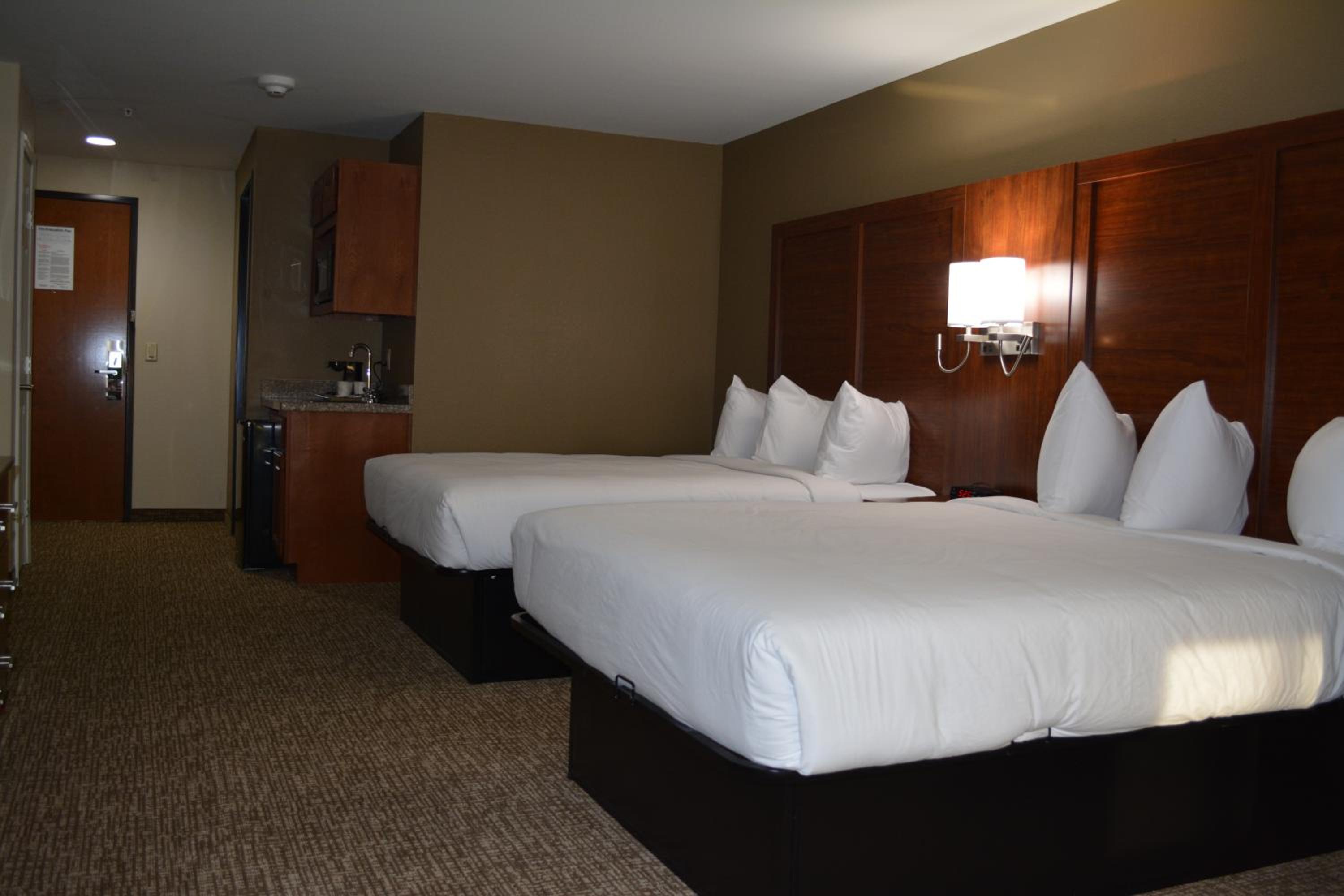 Suite with Two Queen Beds - Non-Smoking photo 2
