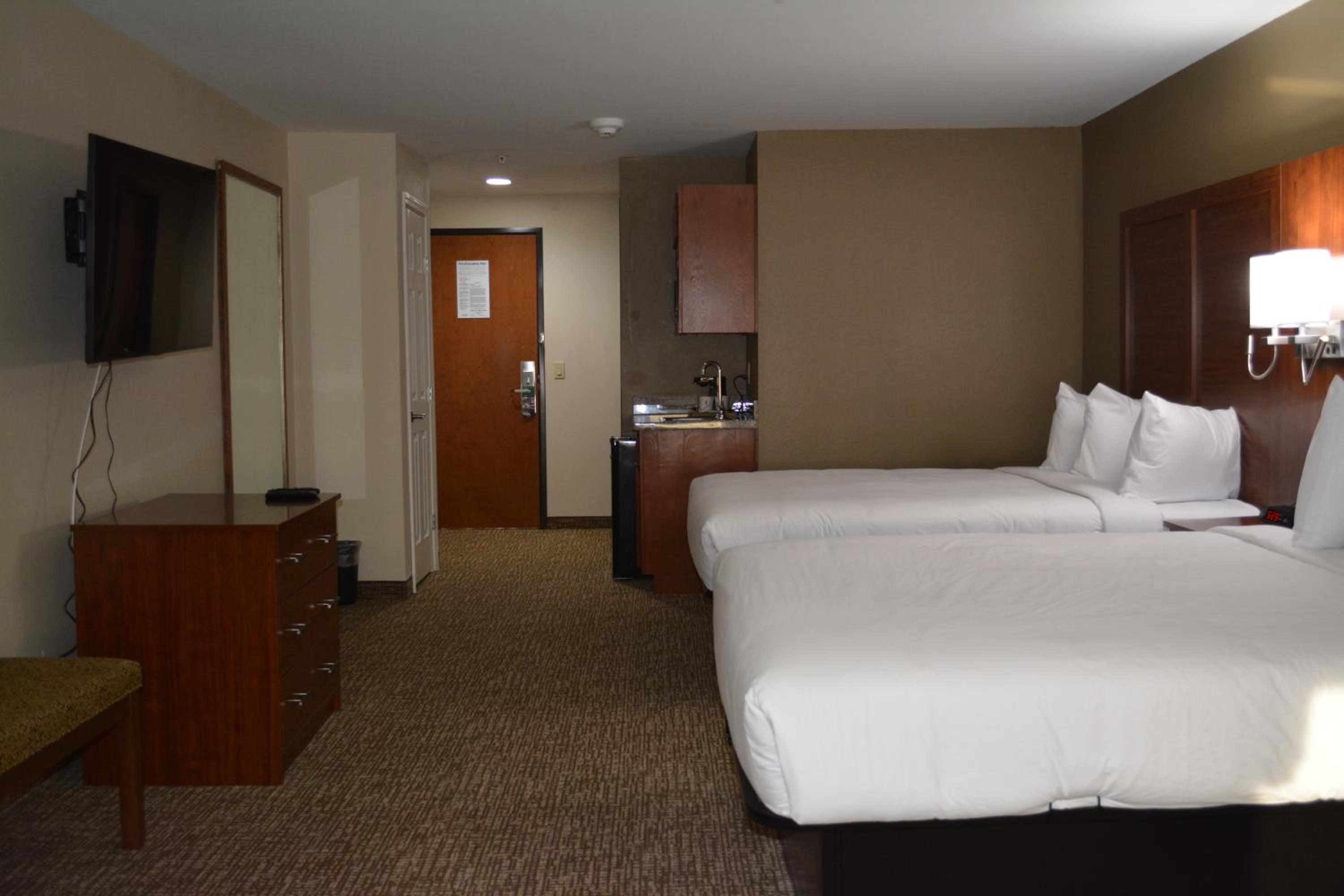 Suite with Two Queen Beds - Non-Smoking photo 3