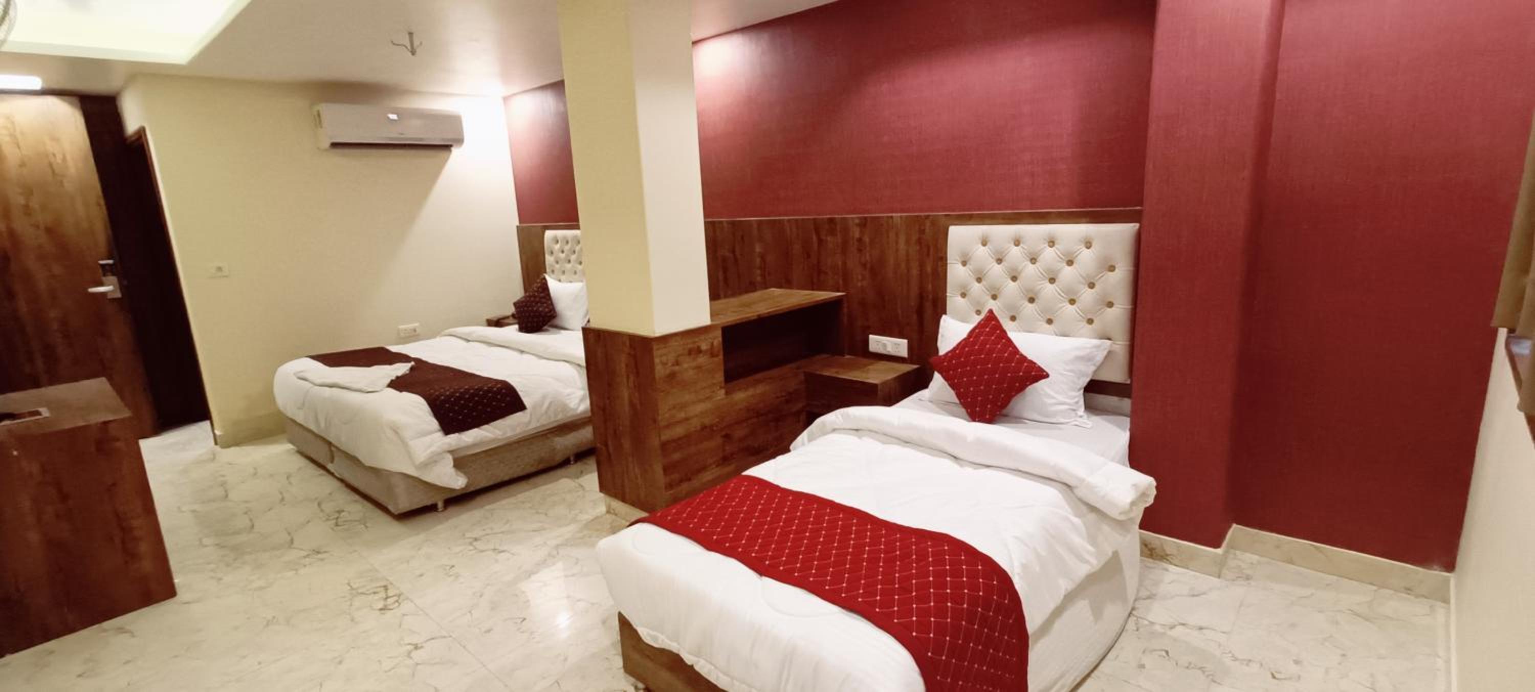Luxury Triple Room - Photo 11
