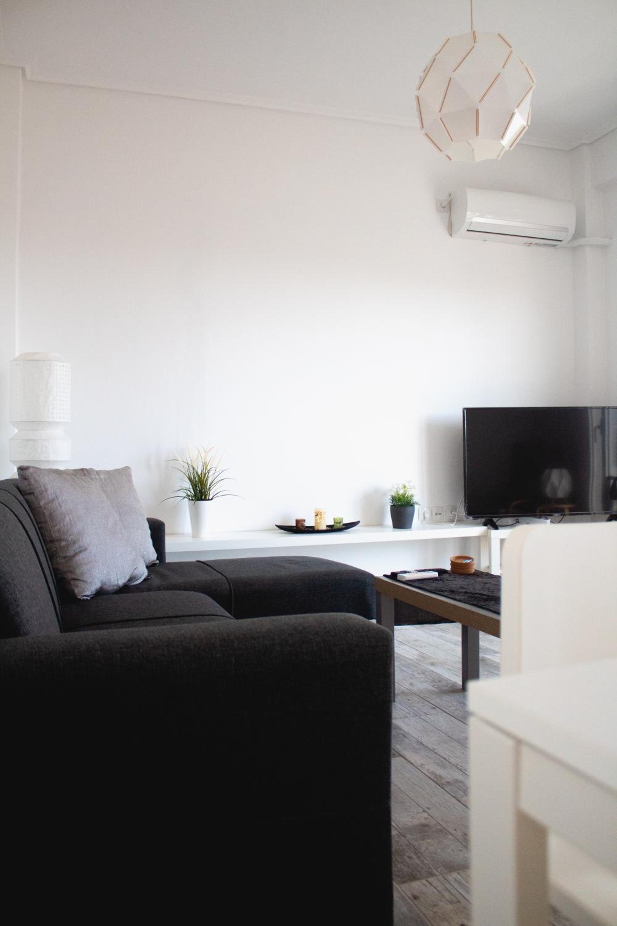 One-Bedroom Apartment photo 2