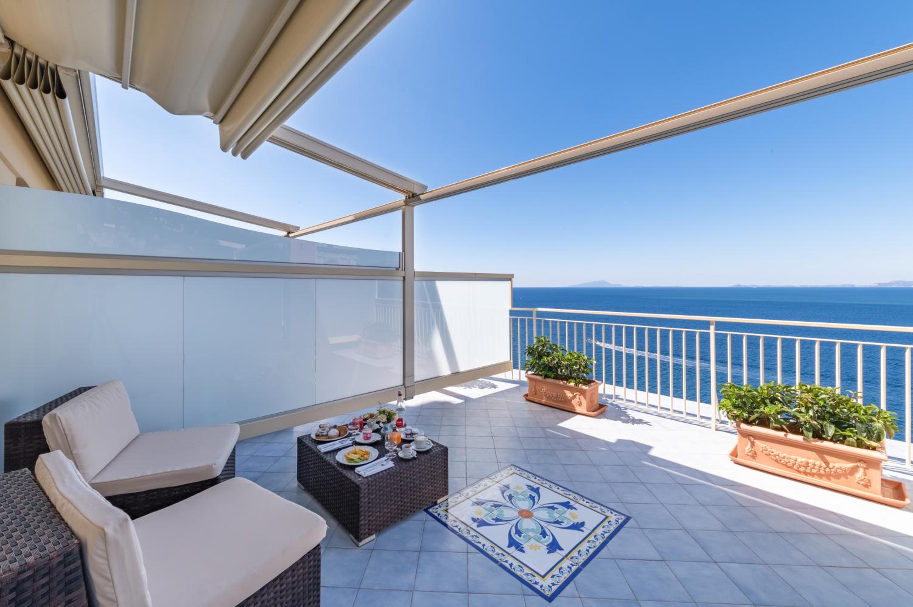 Double Room with Terrace and Sea View   - Photo 4