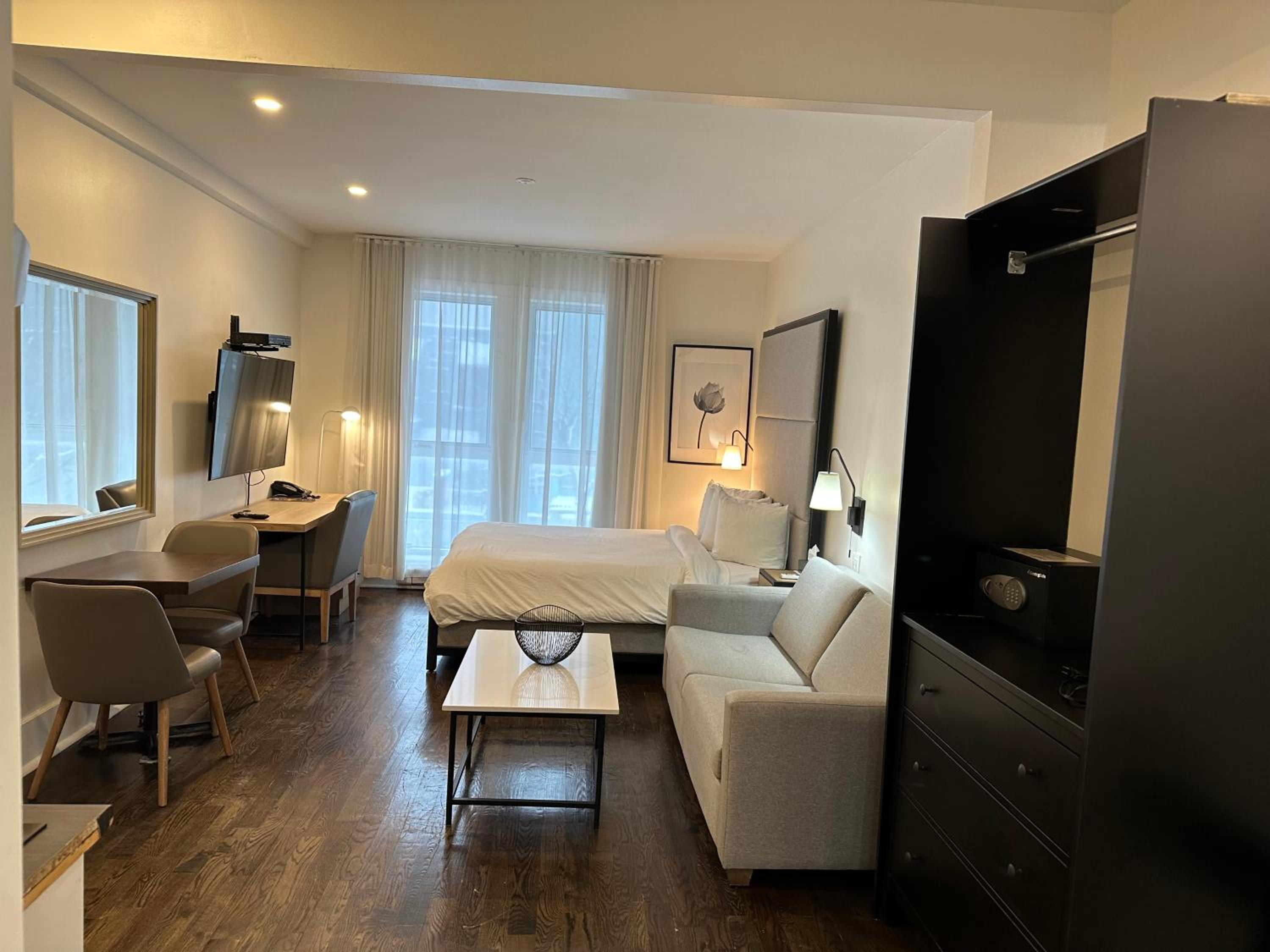 Superior room with hot tub