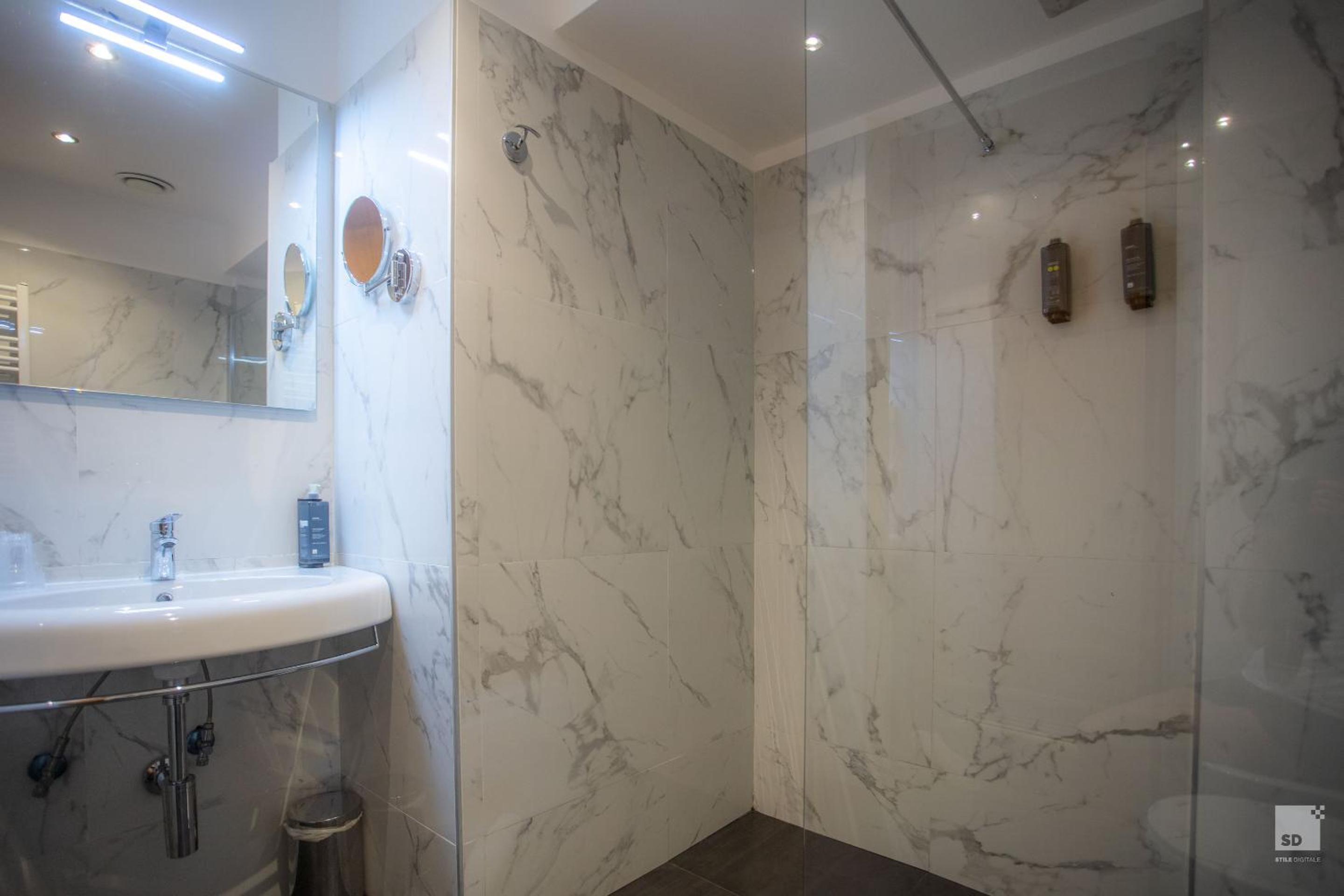 Superior Double or Twin Room - Photo 33