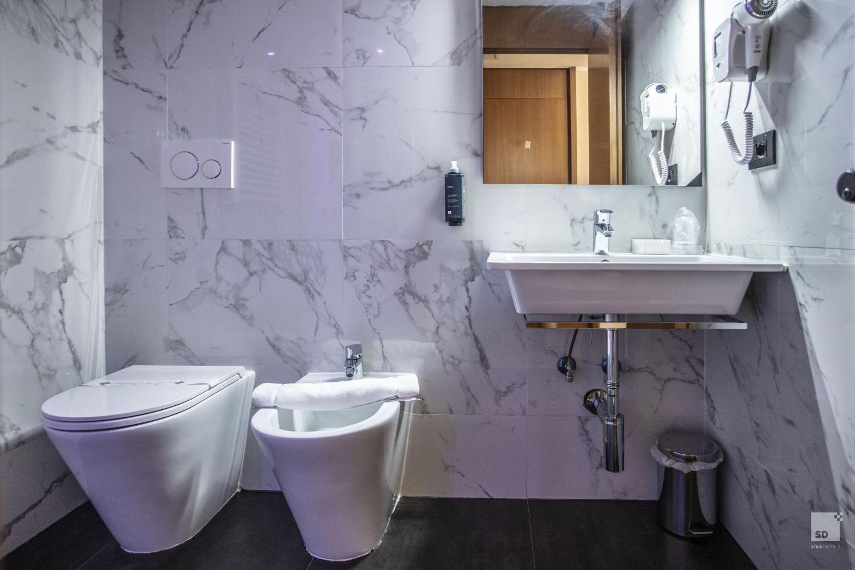 Superior Double or Twin Room - Photo 22
