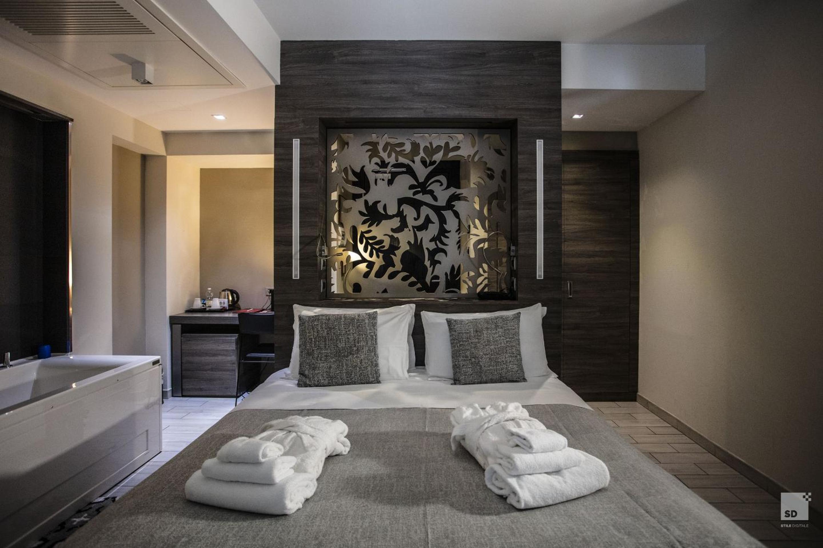 Superior Double or Twin Room - Photo 12