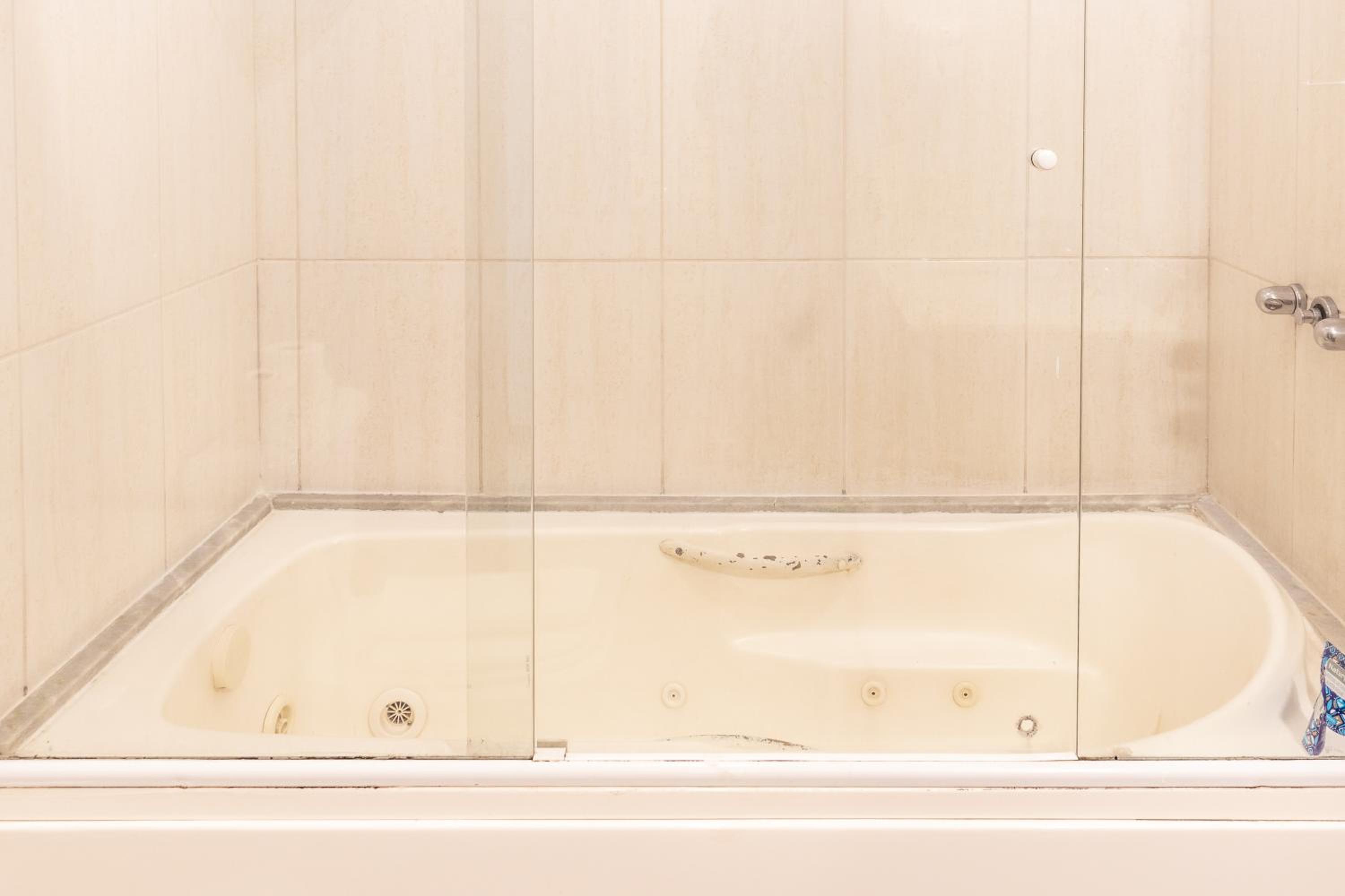 King Suite with Spa Bath photo 2