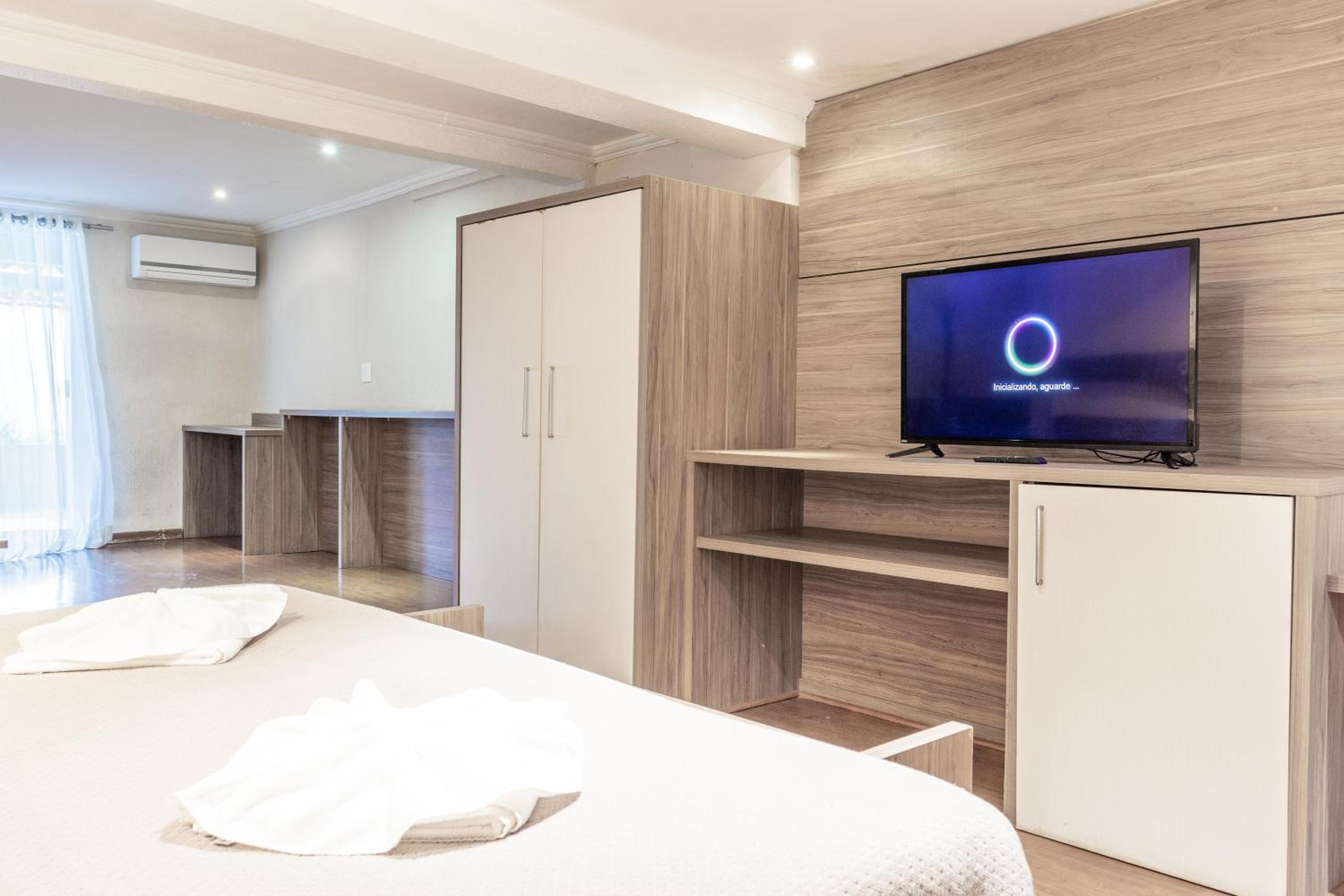 Suite with Hot Tub photo 2