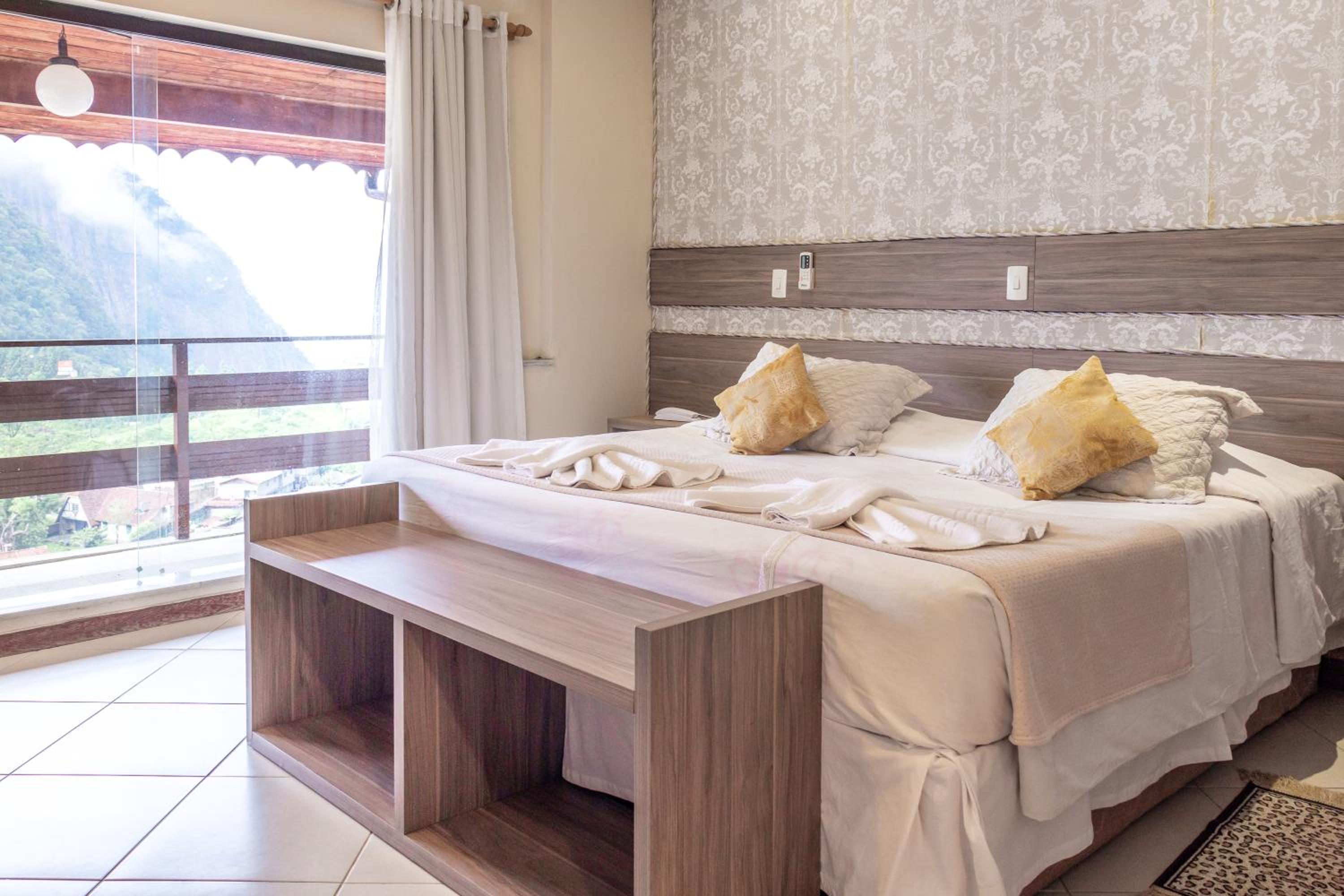 King Suite with Spa Bath photo 3