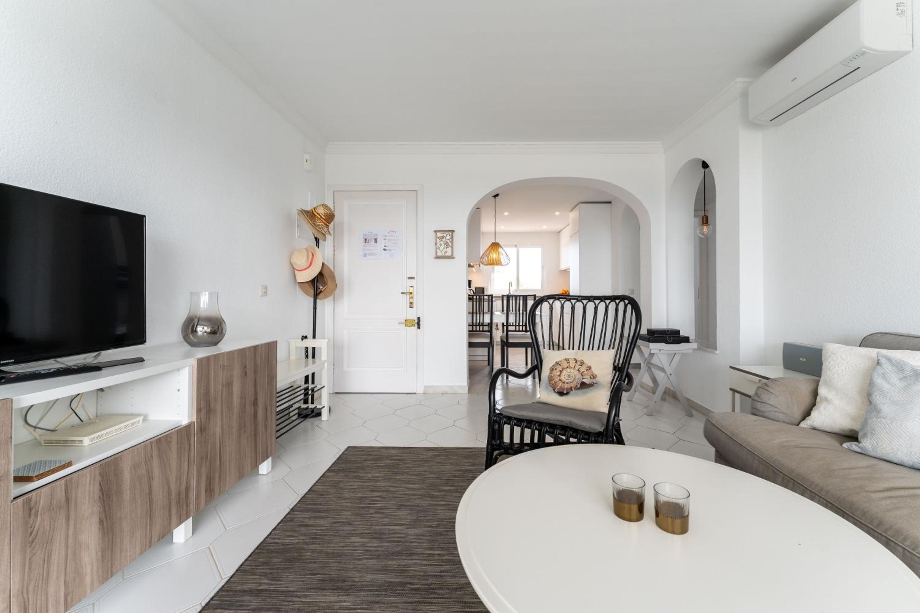 Two-Bedroom Deluxe Apartment with Ocean View photo 3