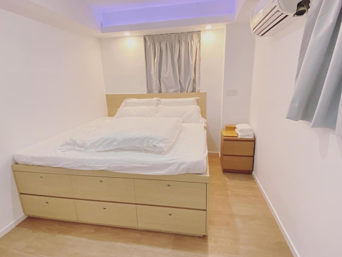 Deluxe Double Room with Side Sea View