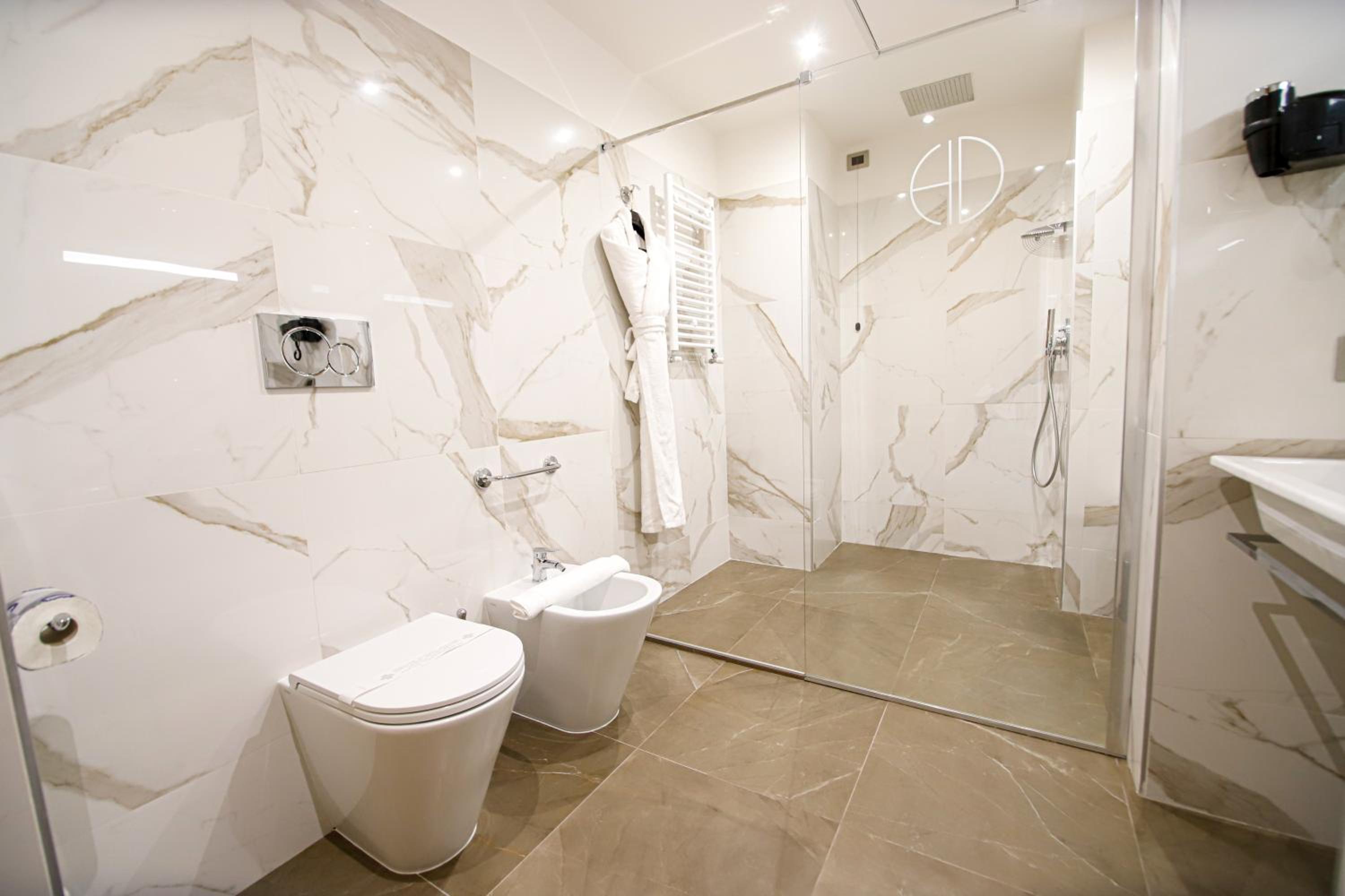 Junior Suite - Photo 11