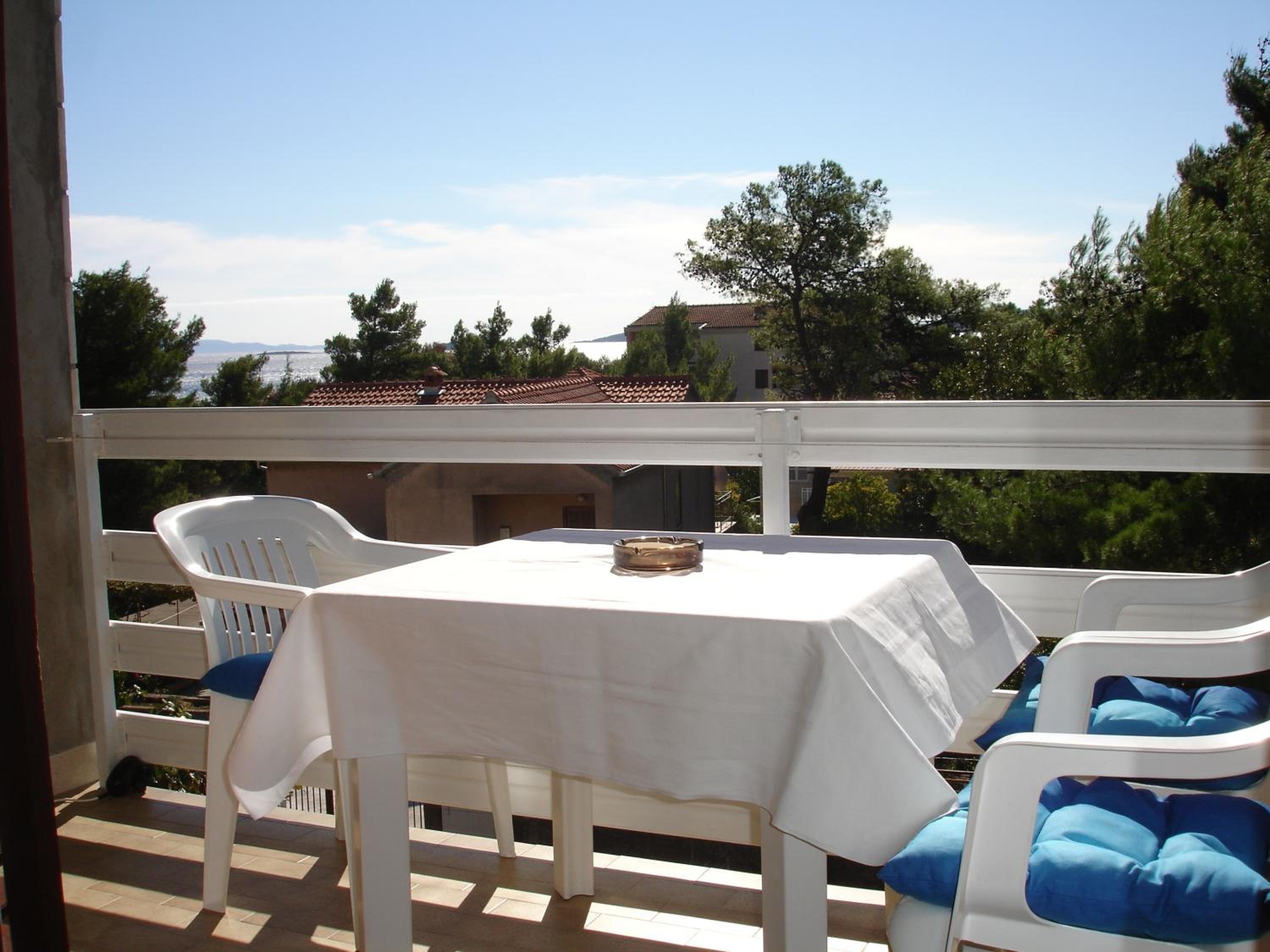 Apartment with Balcony photo 2