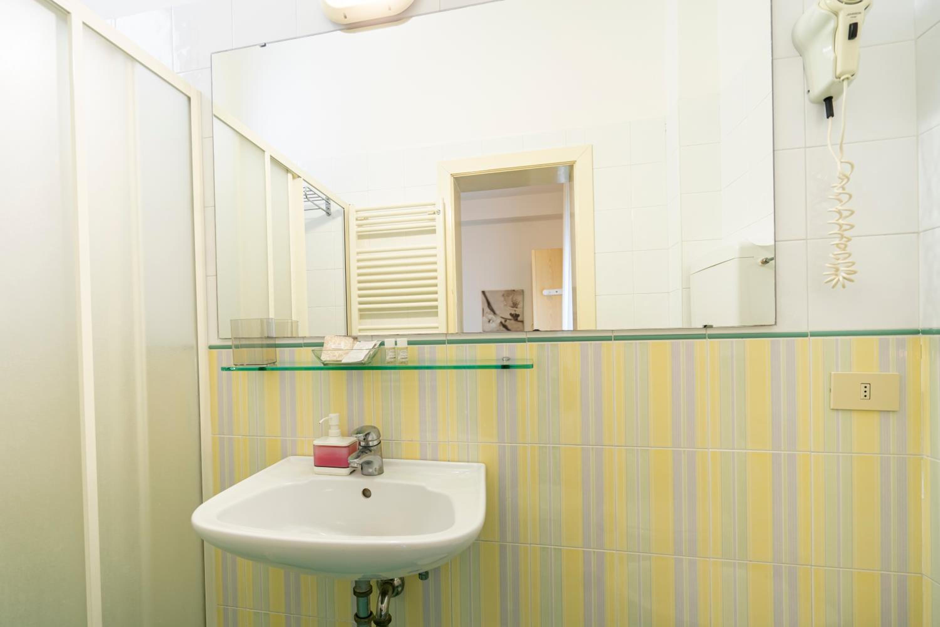Budget Double or Twin Room - Photo 14