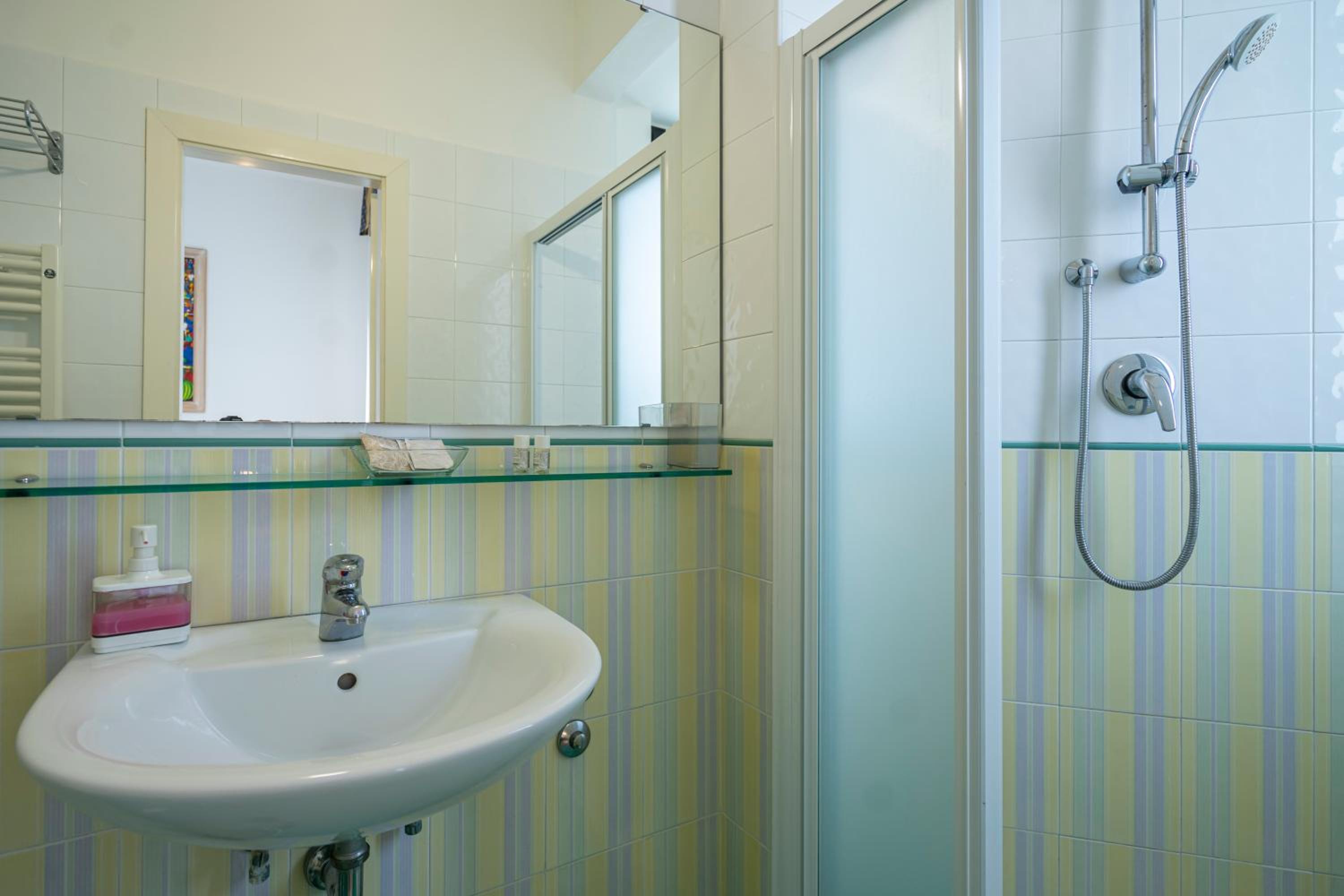 Budget Double or Twin Room - Photo 16