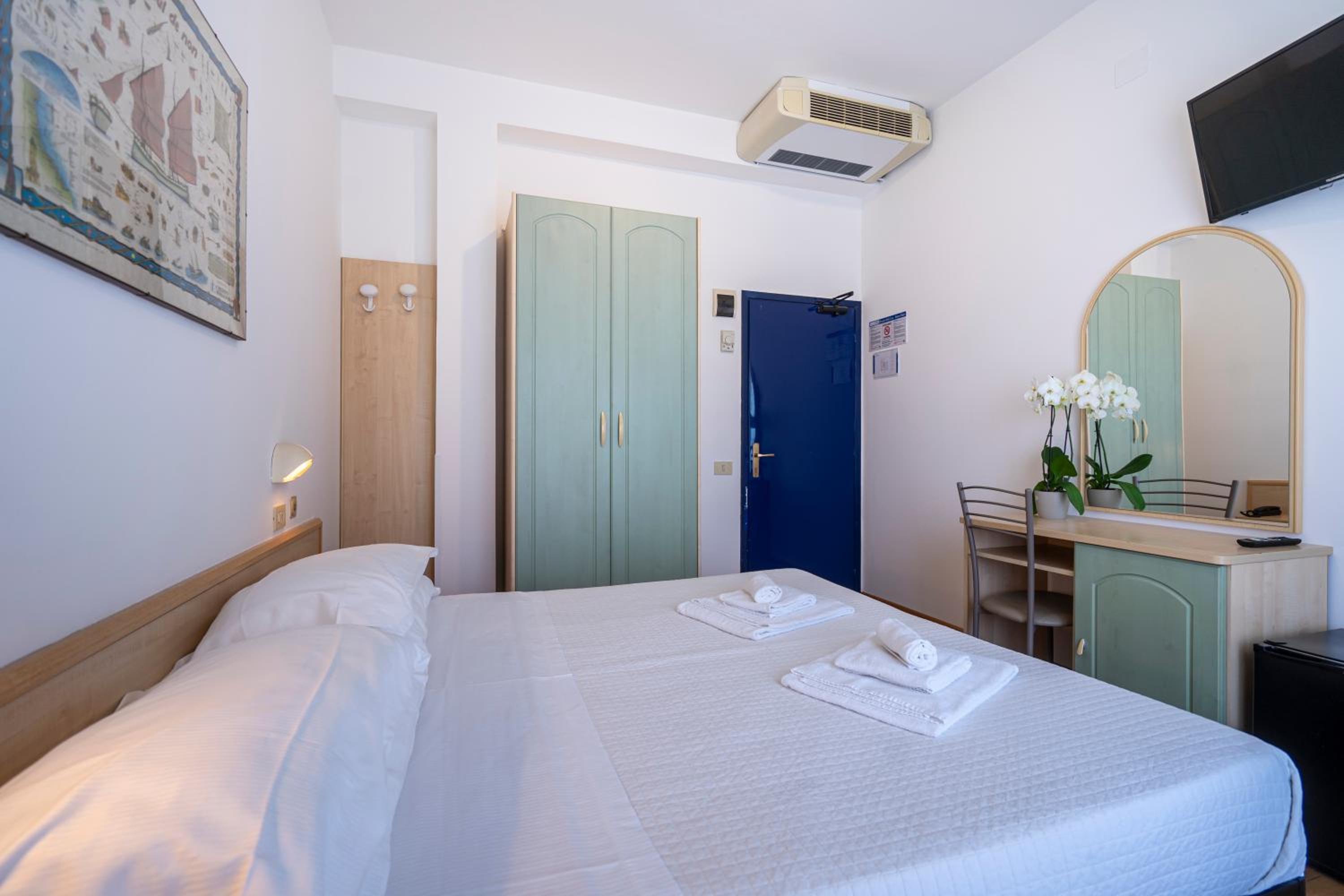 Budget Double or Twin Room - Photo 7