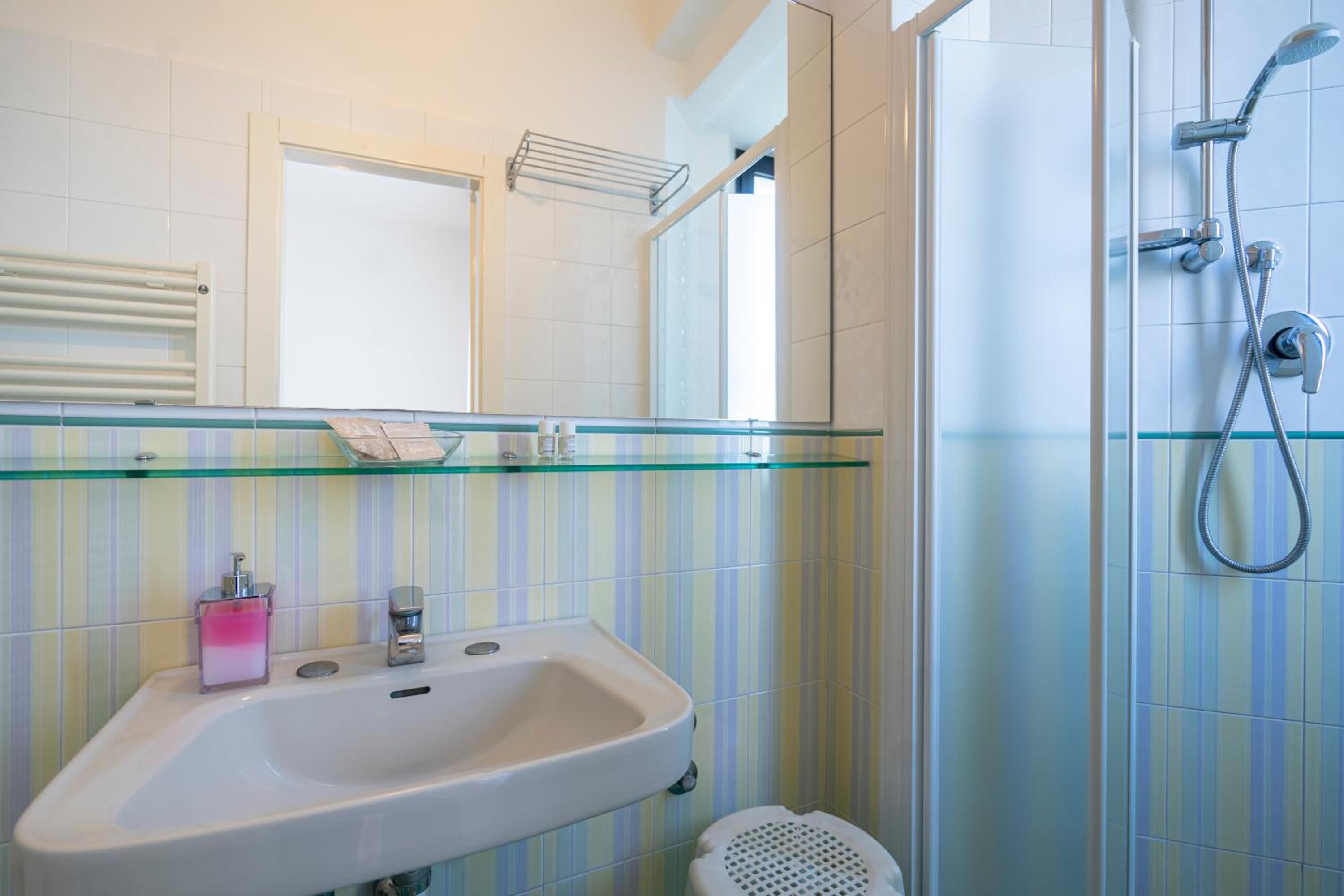 Budget Double or Twin Room - Photo 17