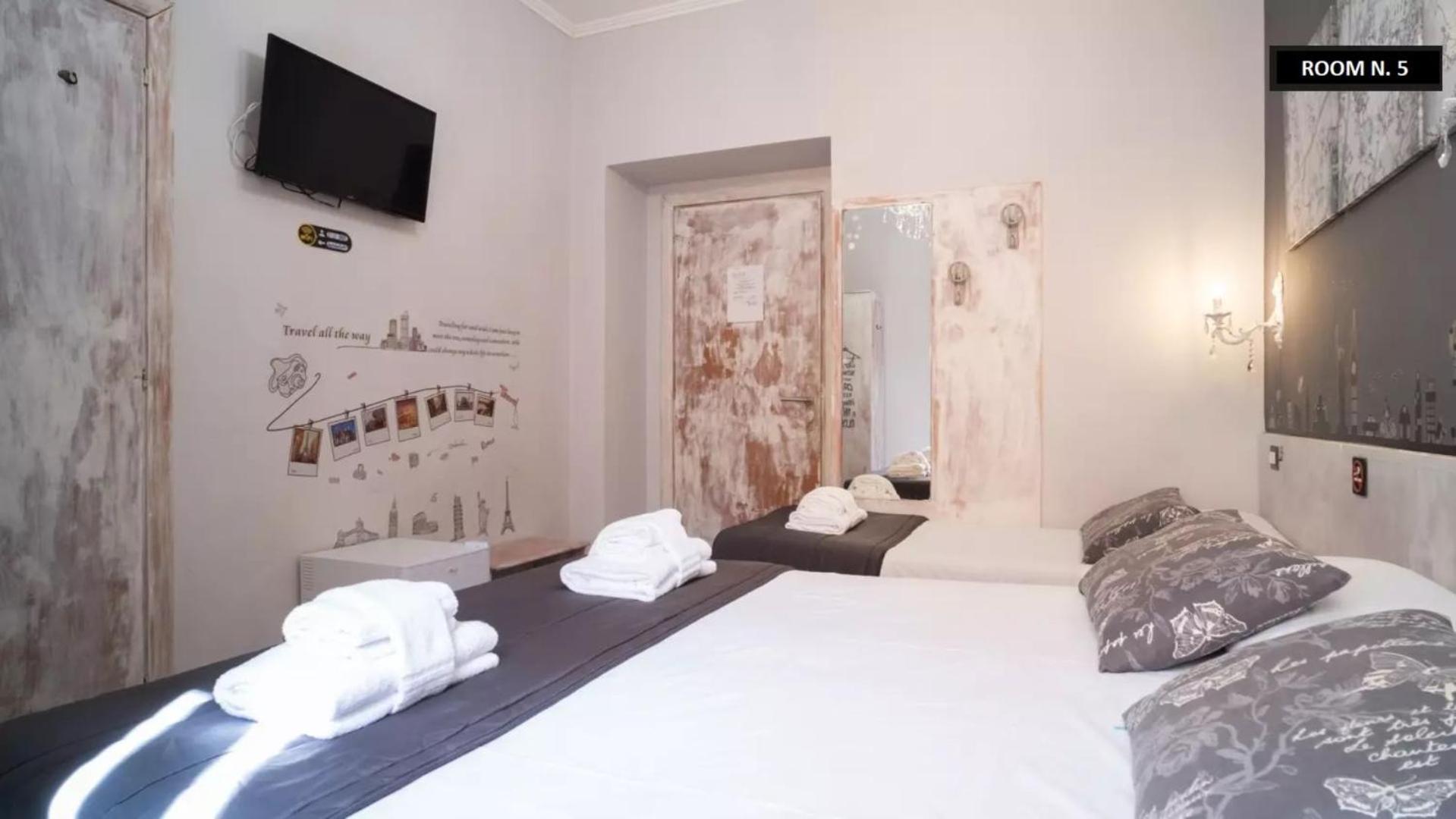 Large Deluxe En-suite  photo 3
