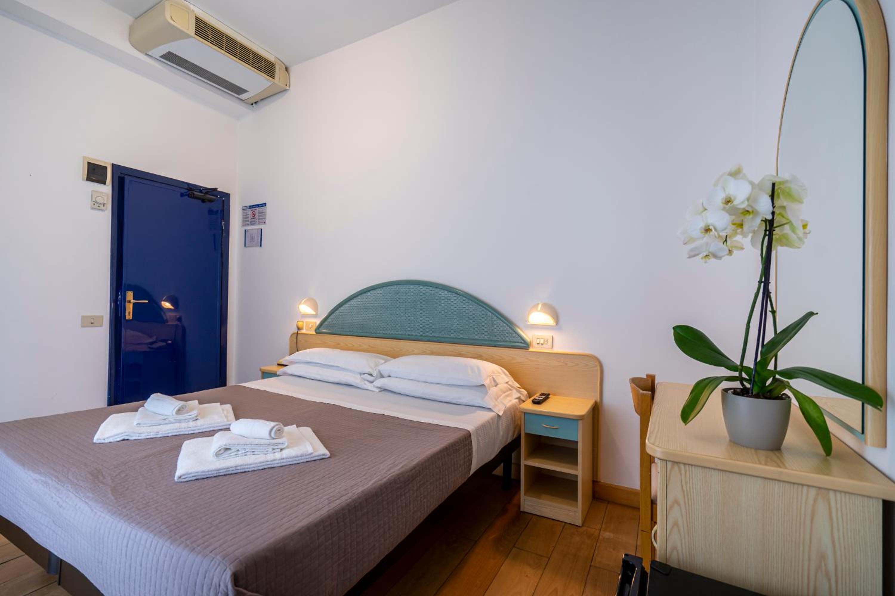 Budget Double or Twin Room - Photo 25