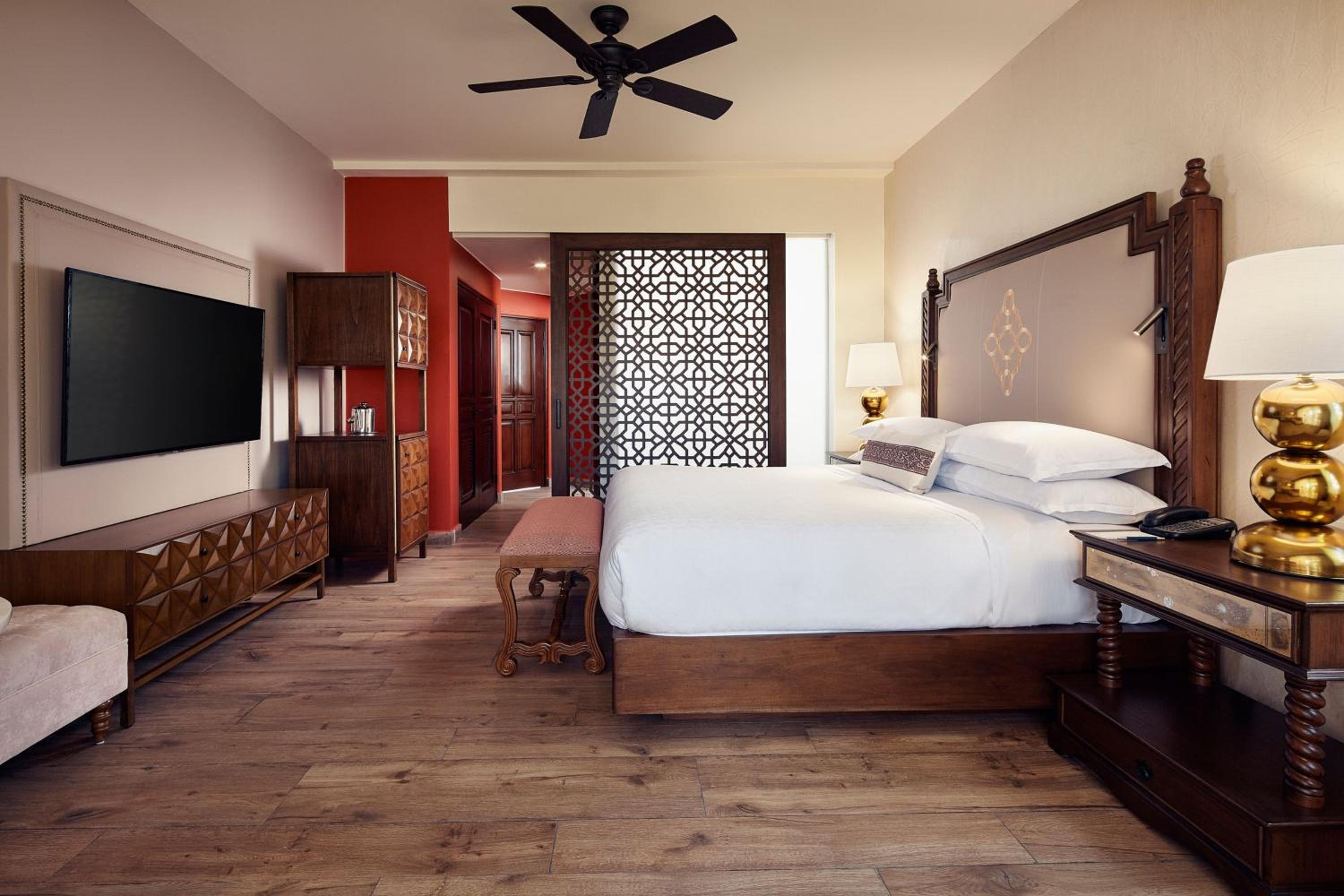 King Room With Garden View And Balcony - Hacienda