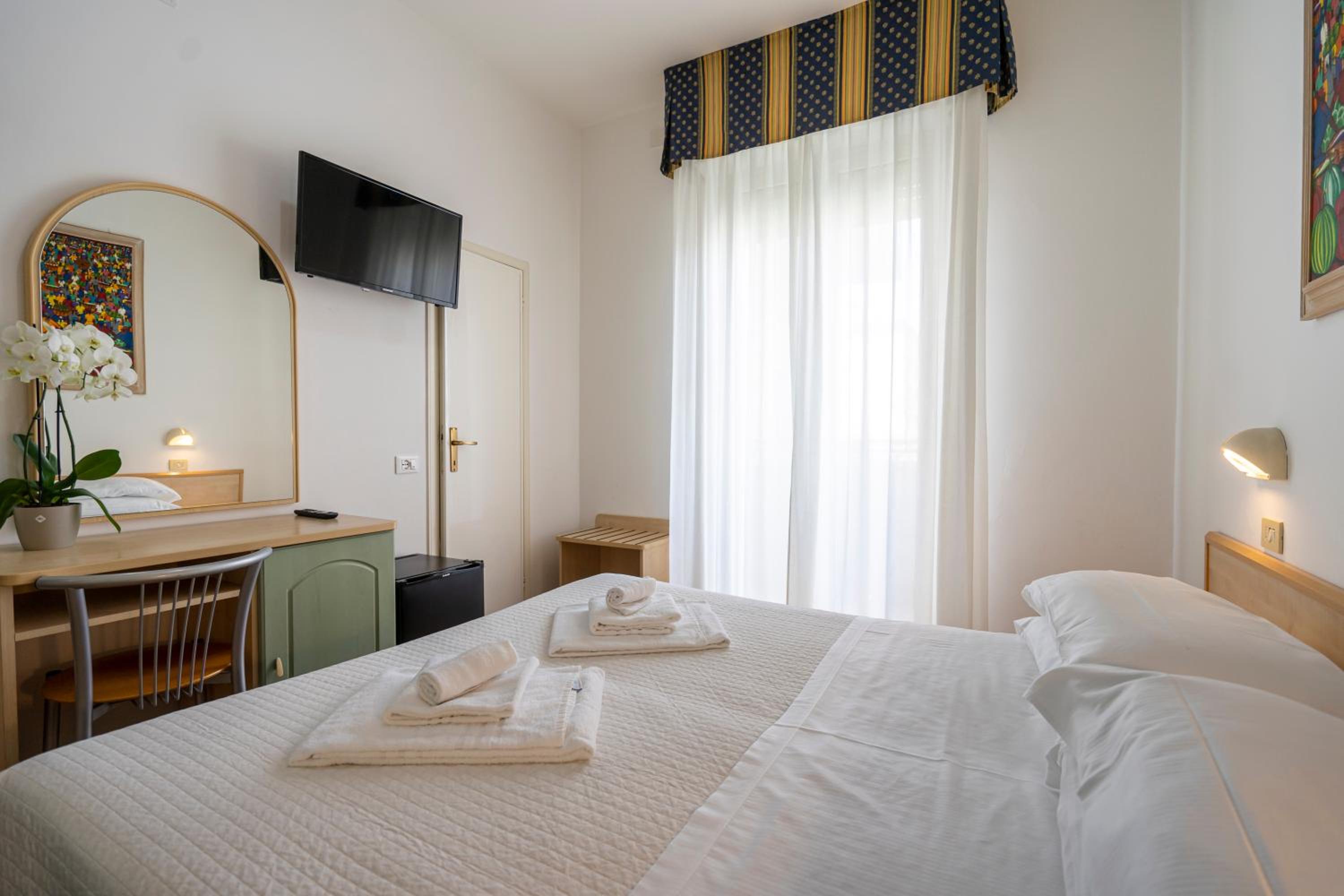 Budget Double or Twin Room - Photo 12