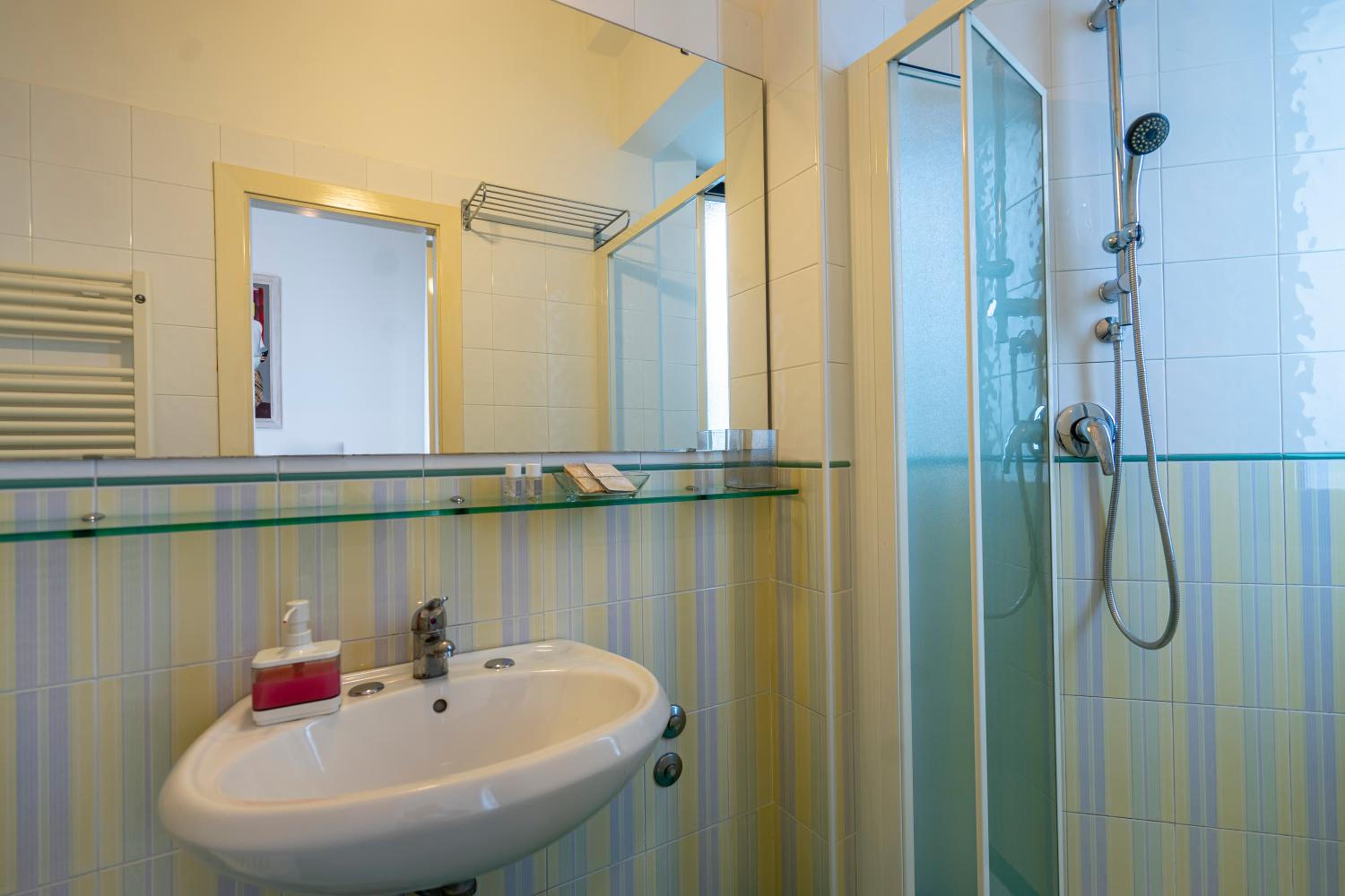 Budget Double or Twin Room - Photo 22