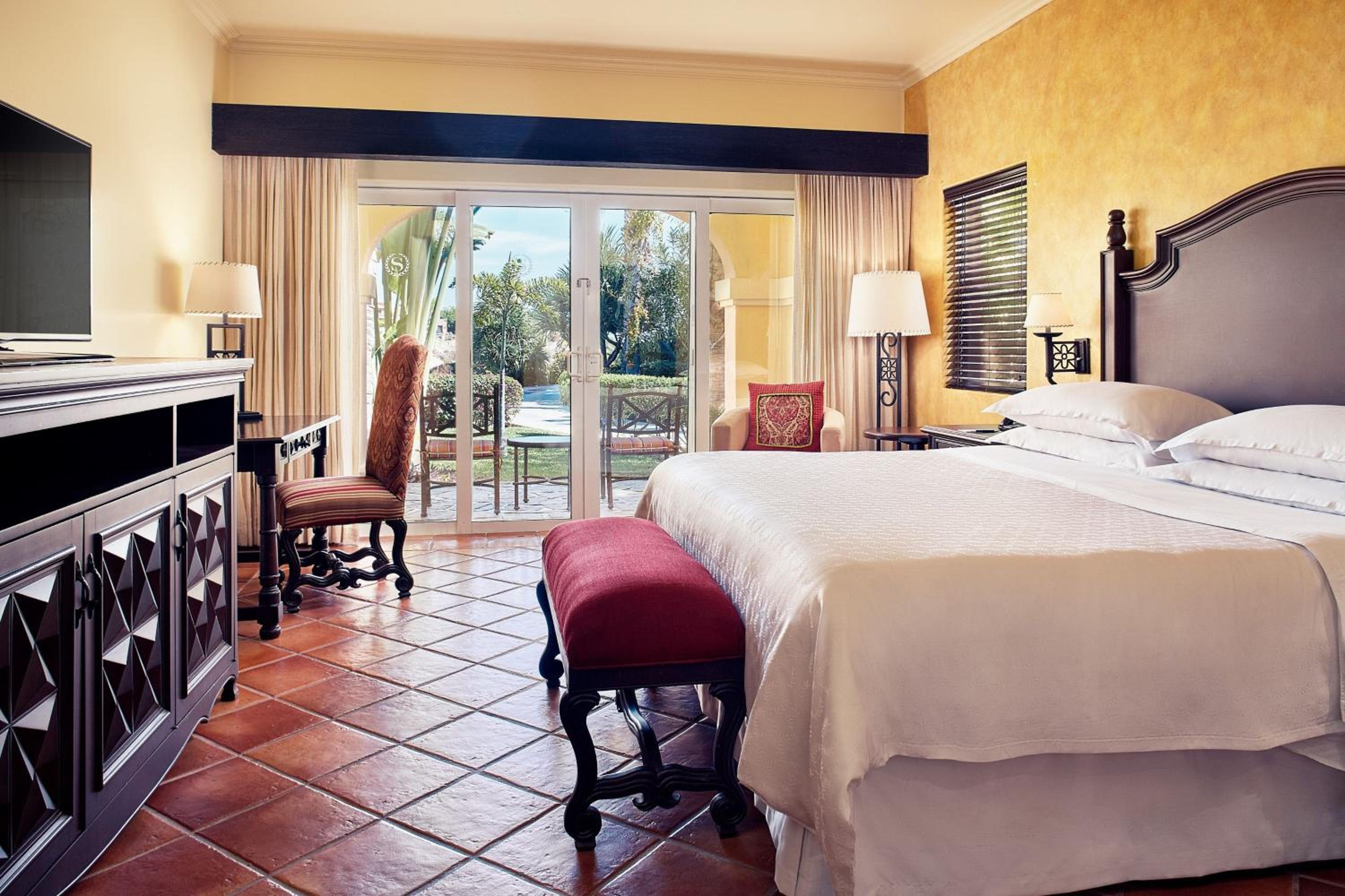 King Room With Garden View And Balcony - Hacienda