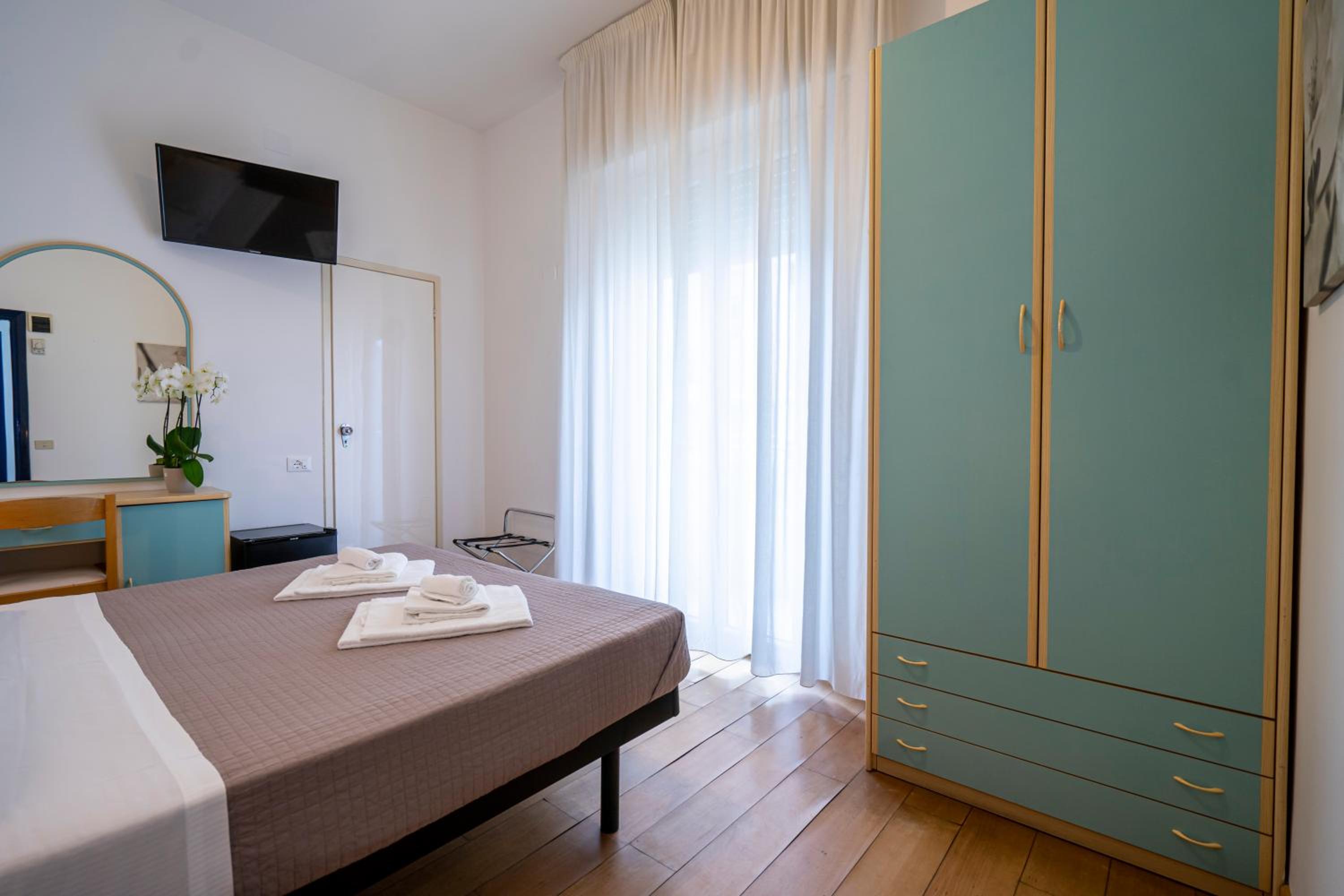 Budget Double or Twin Room - Photo 21