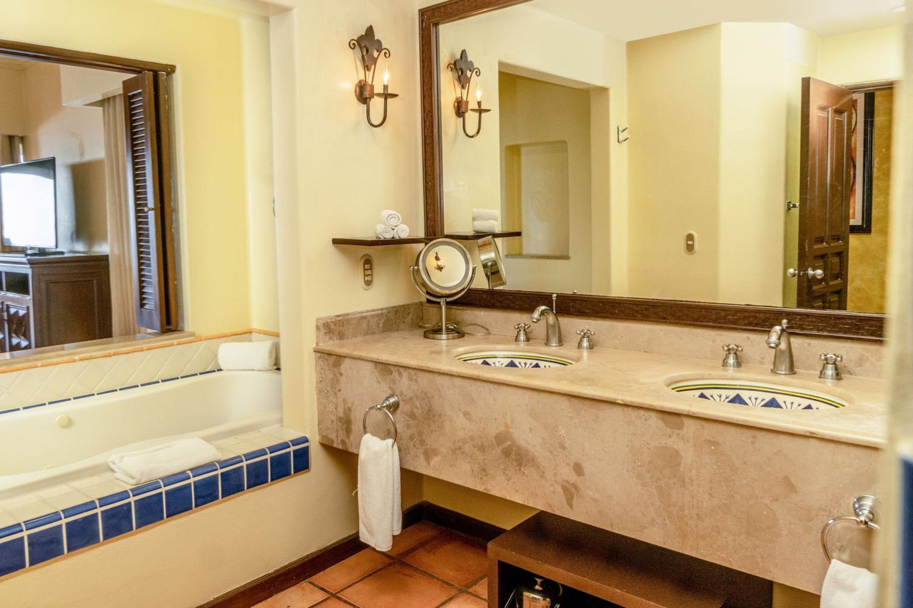 Oceanfront King Room With Balcony - Baja