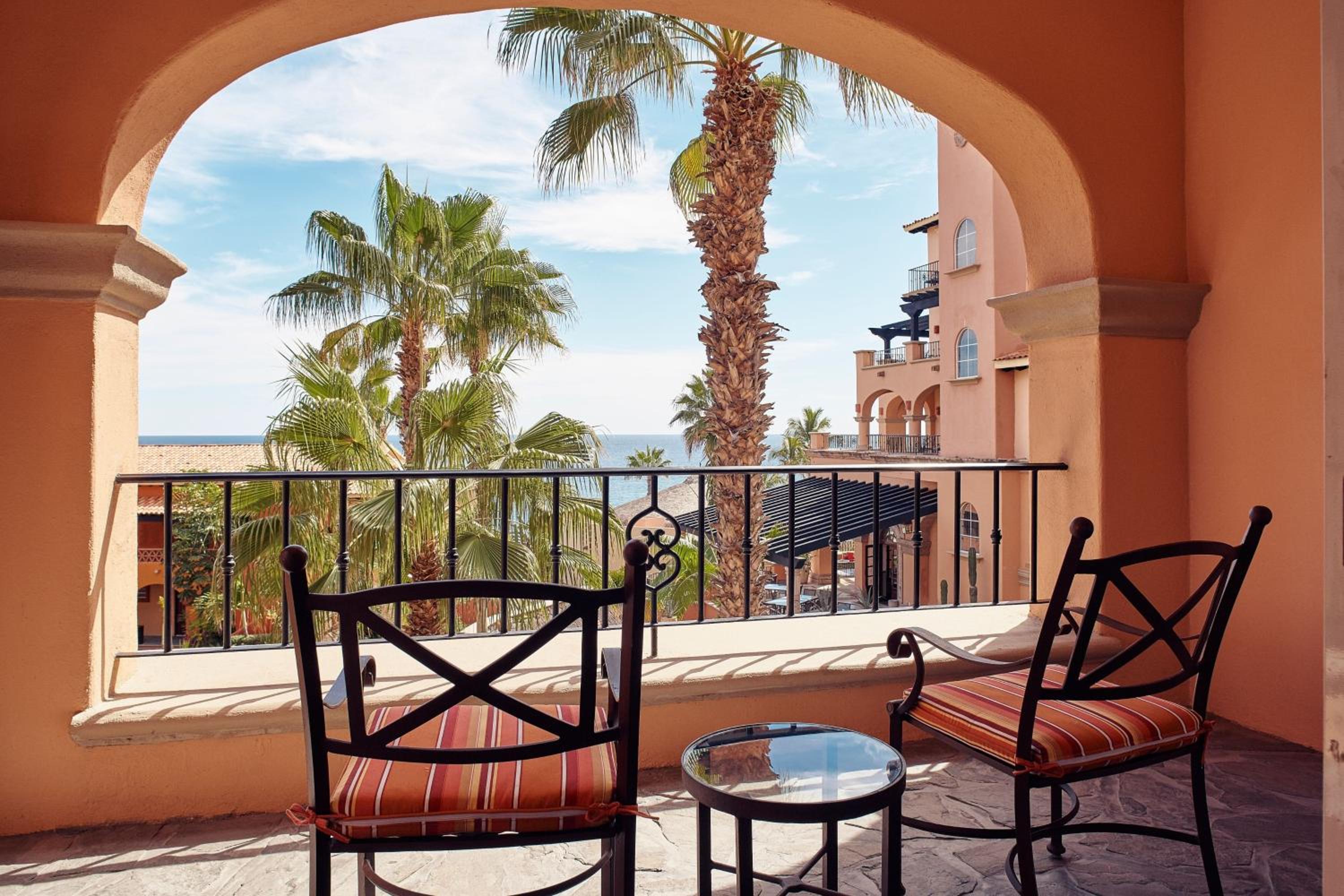 Queen Room With Two Queen Beds With Balcony And Ocean View - Cabo