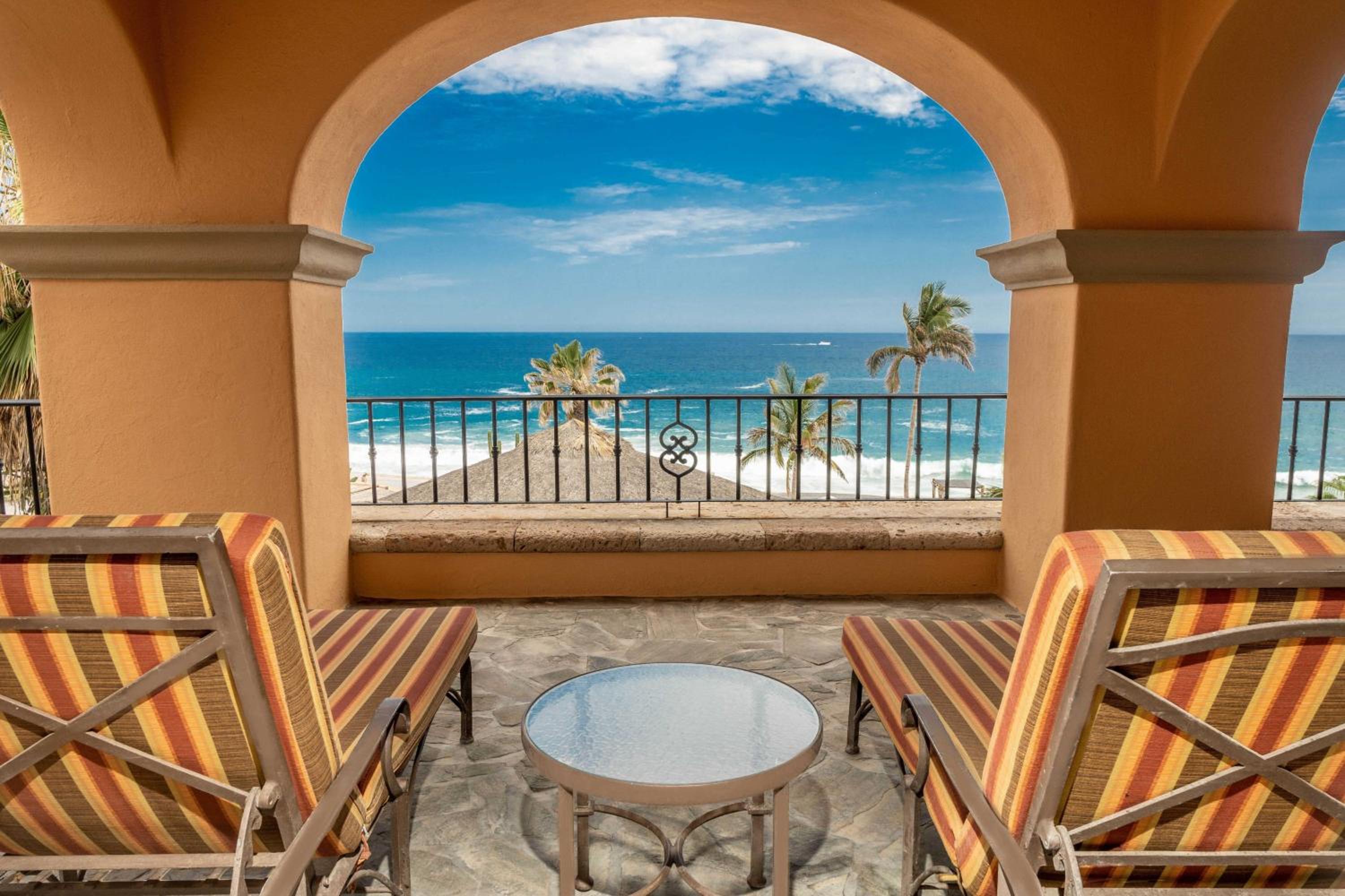 One-Bedroom Oceanfront King Suite With Balcony - Arcos