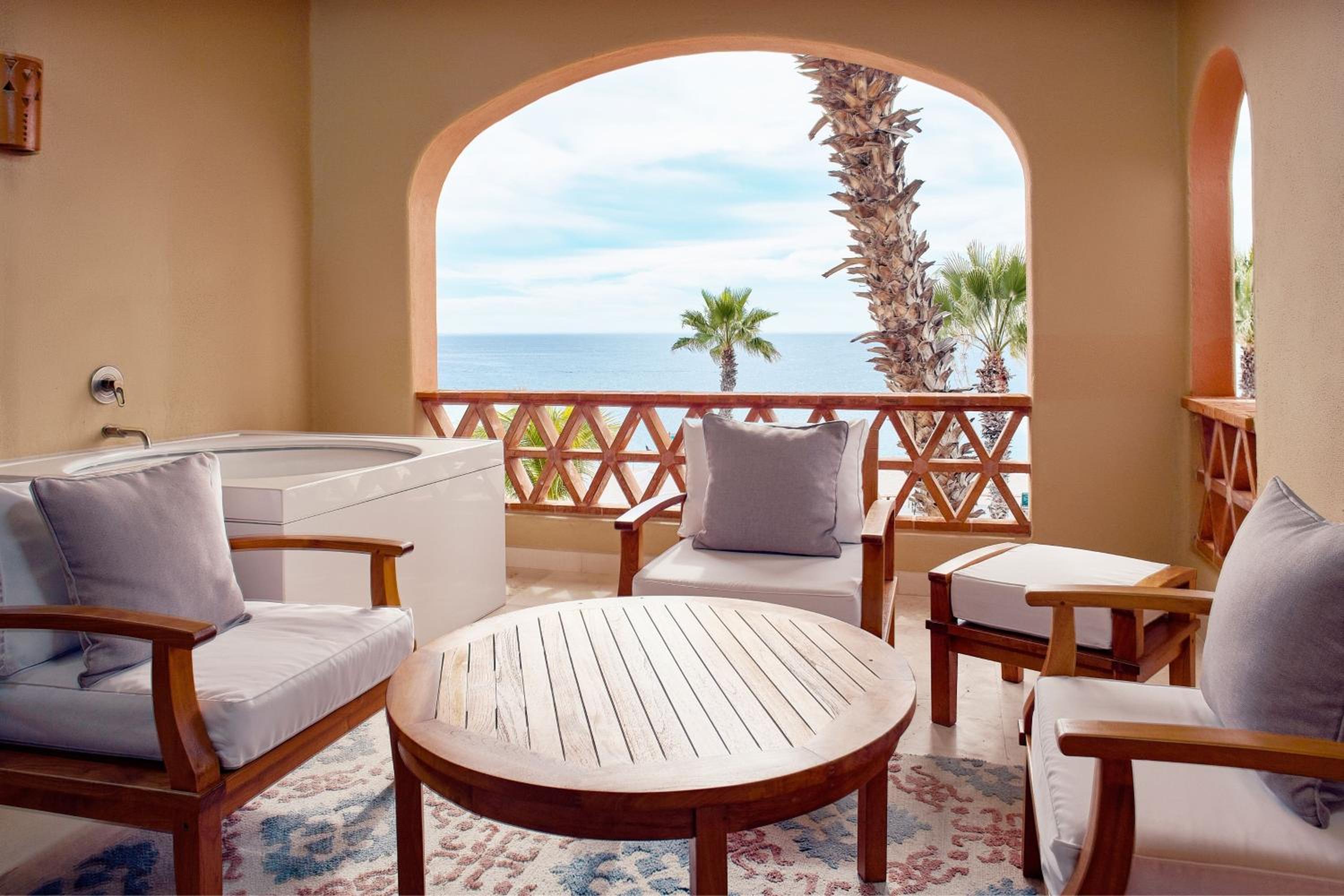 Family King Suite With Sofa Bed - Beachfront