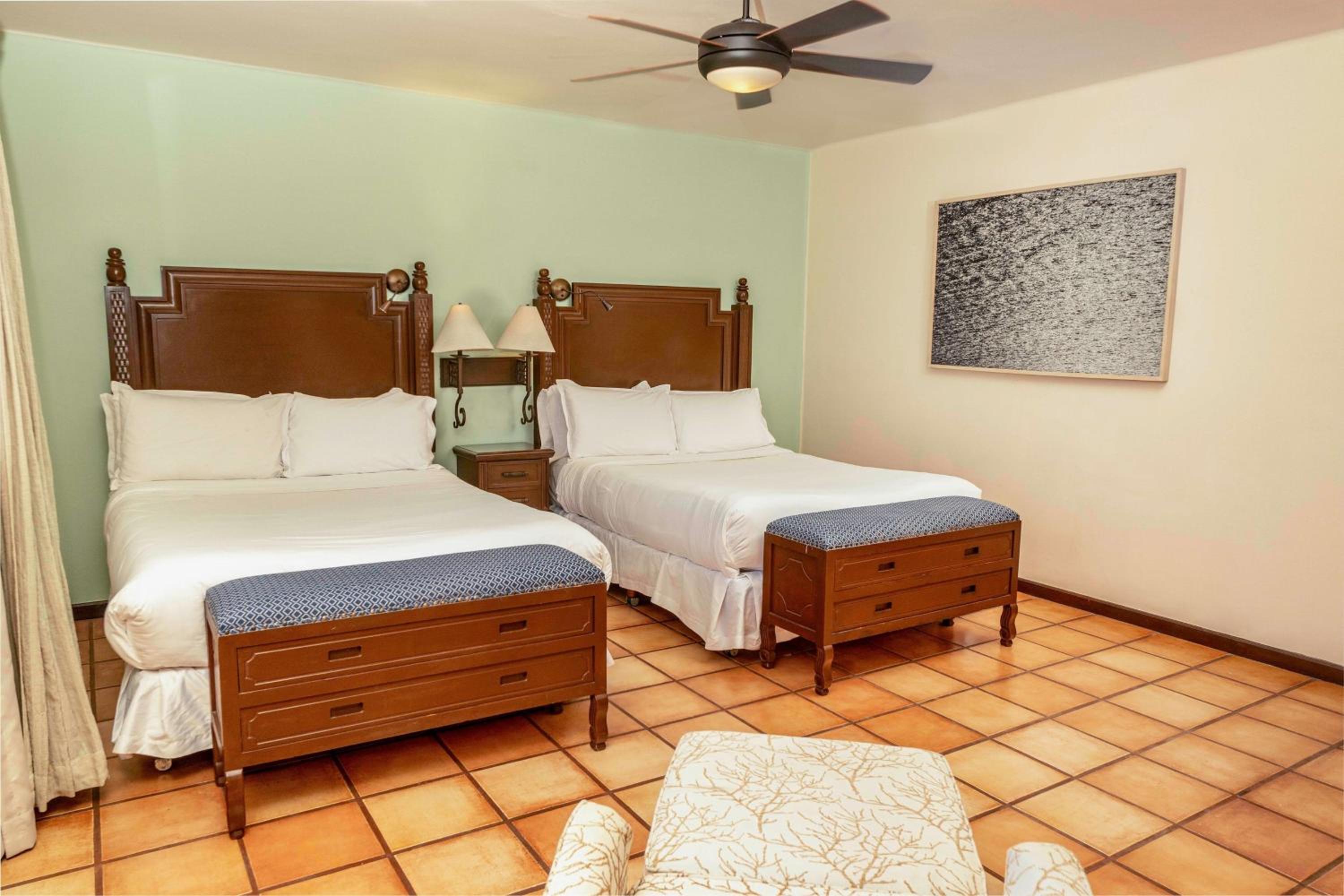 Large One-Bedroom King Suite With Whirlpool
