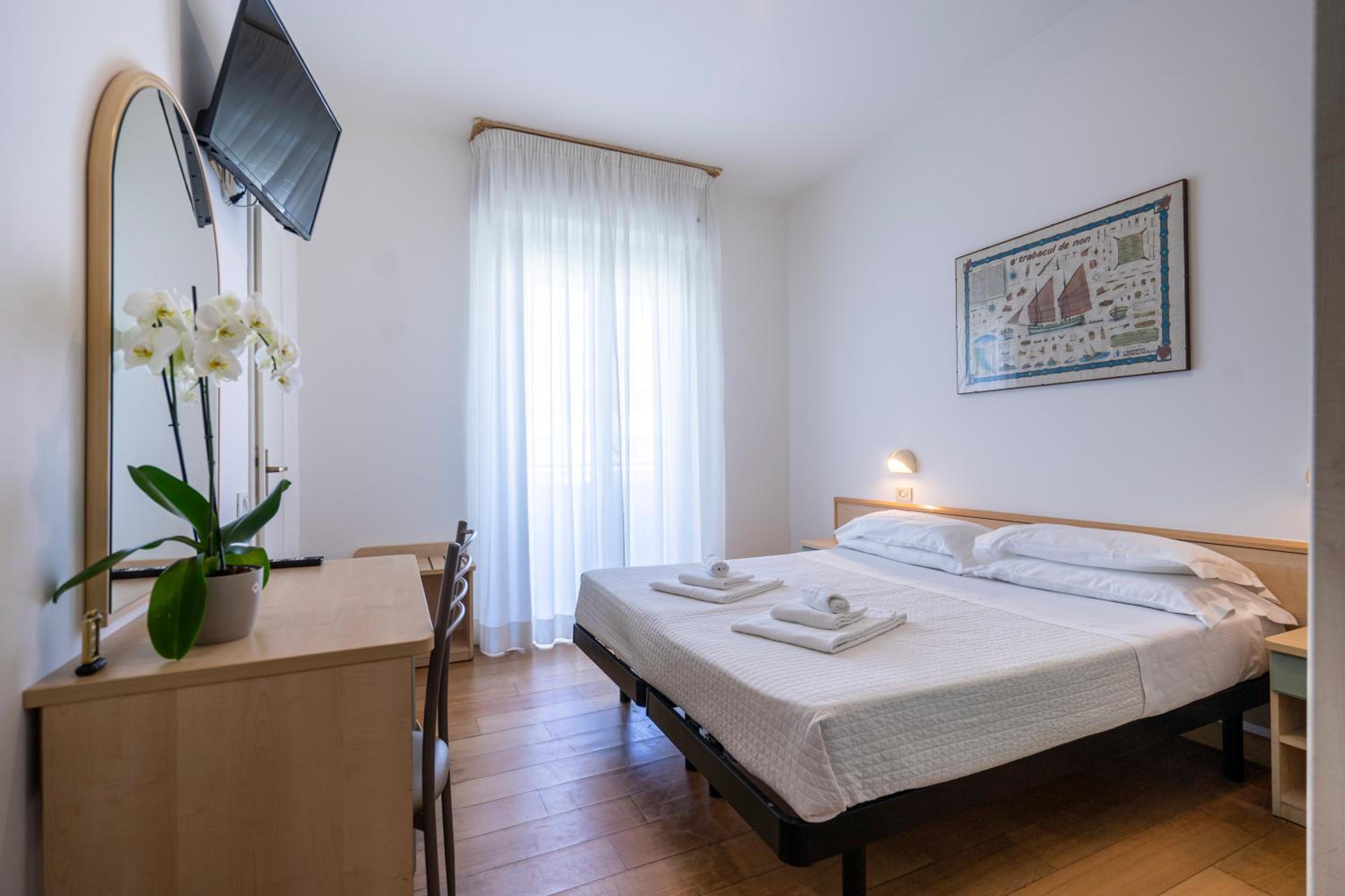 Budget Double or Twin Room - Photo 32