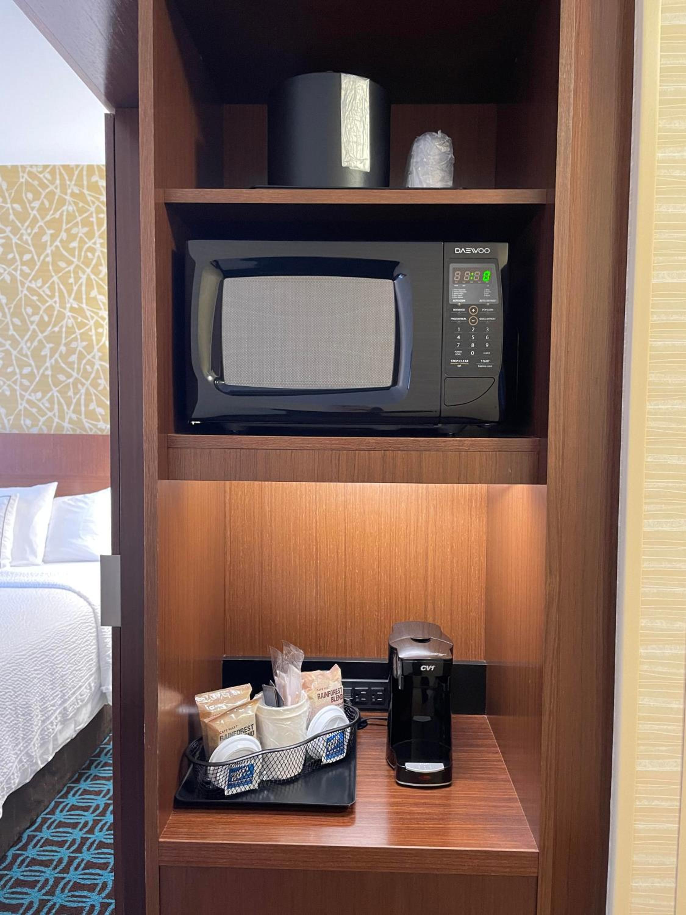 Guest Room with Two Queen Beds - Photo 8