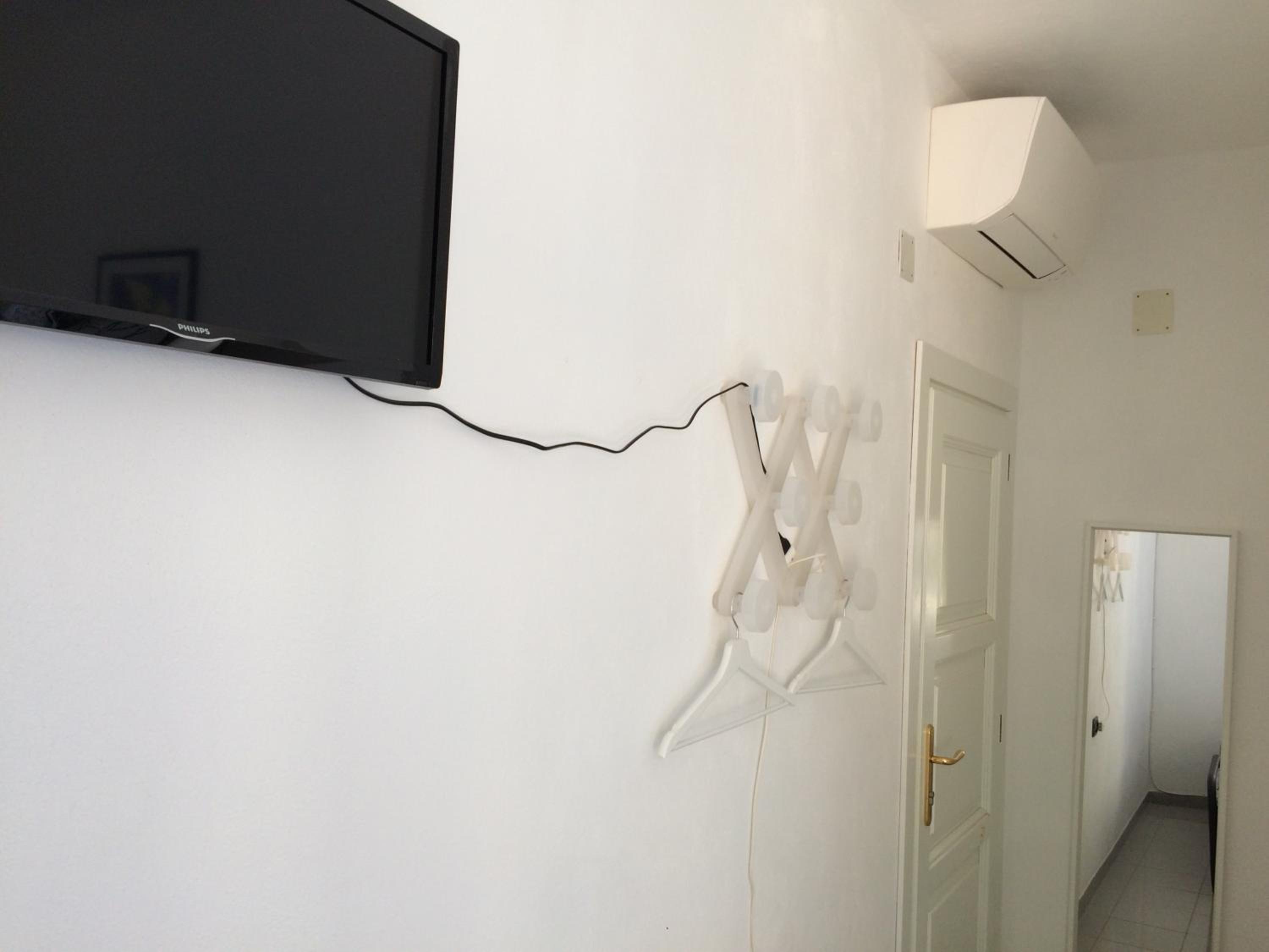 Single Room with Private Bathroom photo 3
