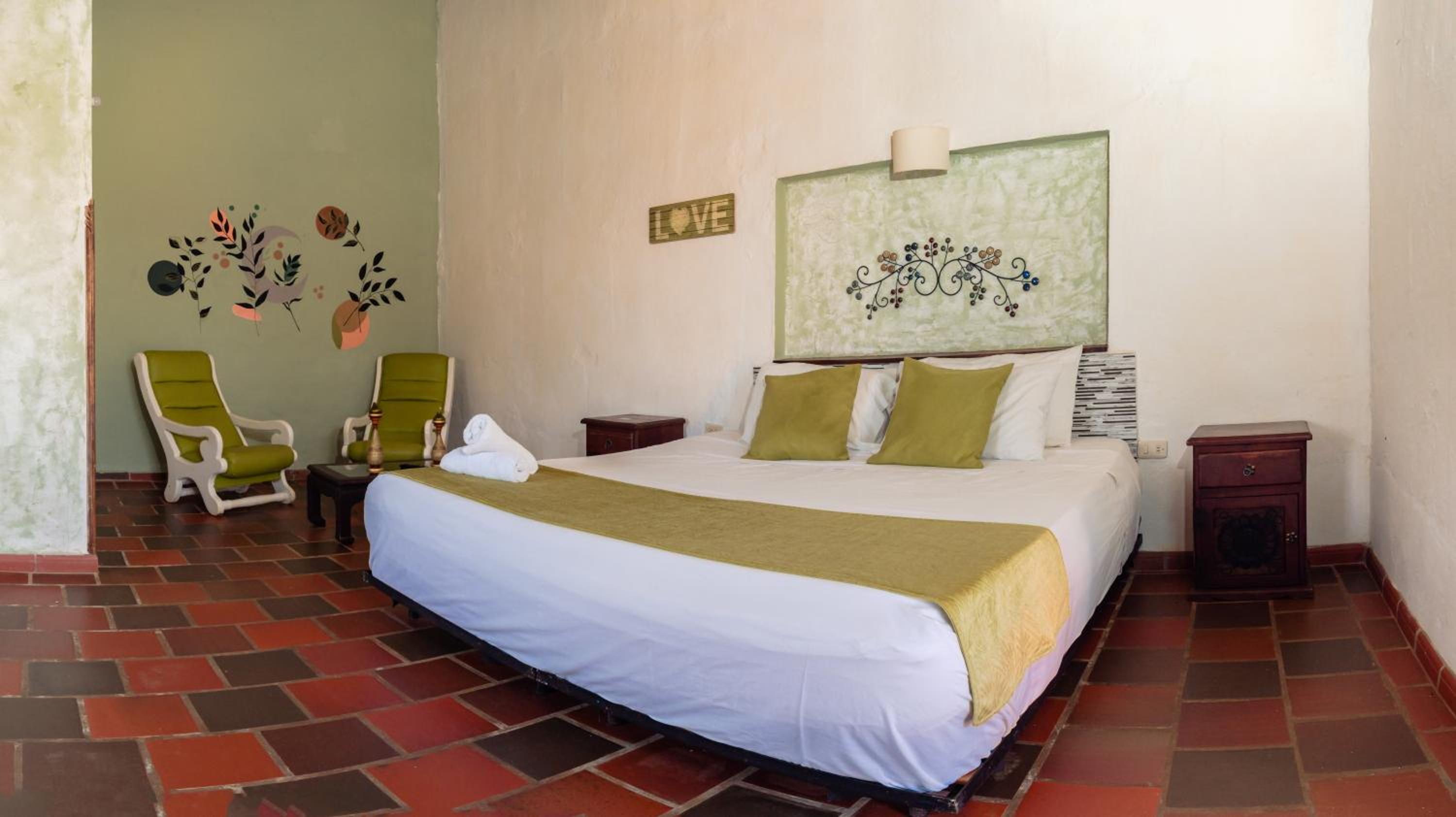 Deluxe Room (2 Adults + 1 Child)