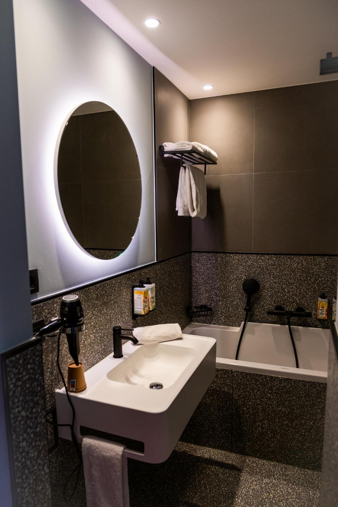 Double Room - Photo 6